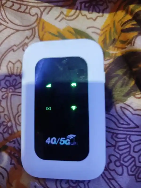 Wi-Fi роутер, cho‘ntak modem, portativ, 4G, 5G, SIM-karta bilan, sayohatlar uchun