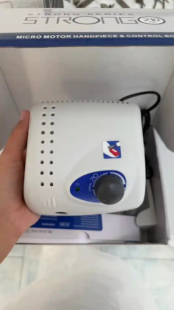 Manikyur va pedikyur apparati Strong 210, professional frezer 35000 aylanish, 105L ruchka