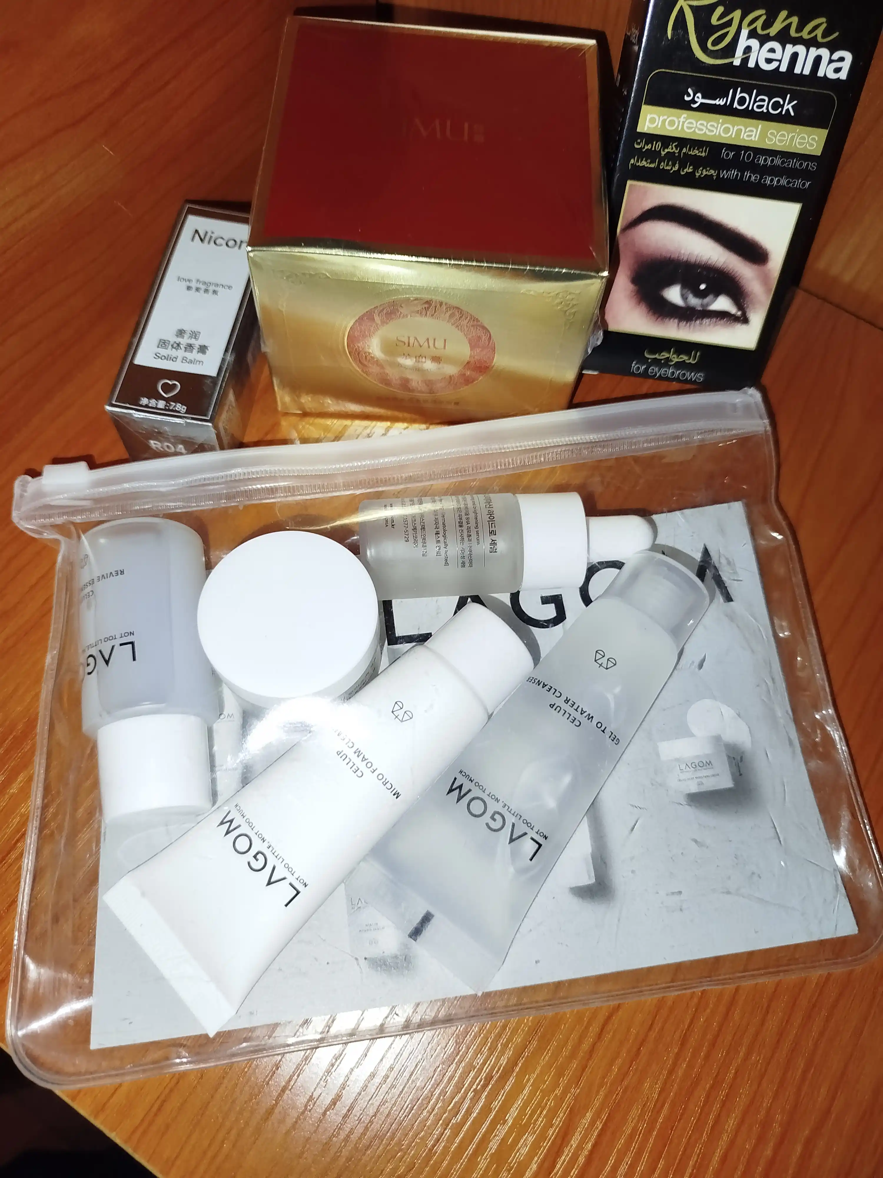 LAGOM TRAVEL KIT kosmetik vositalar mini to‘plami