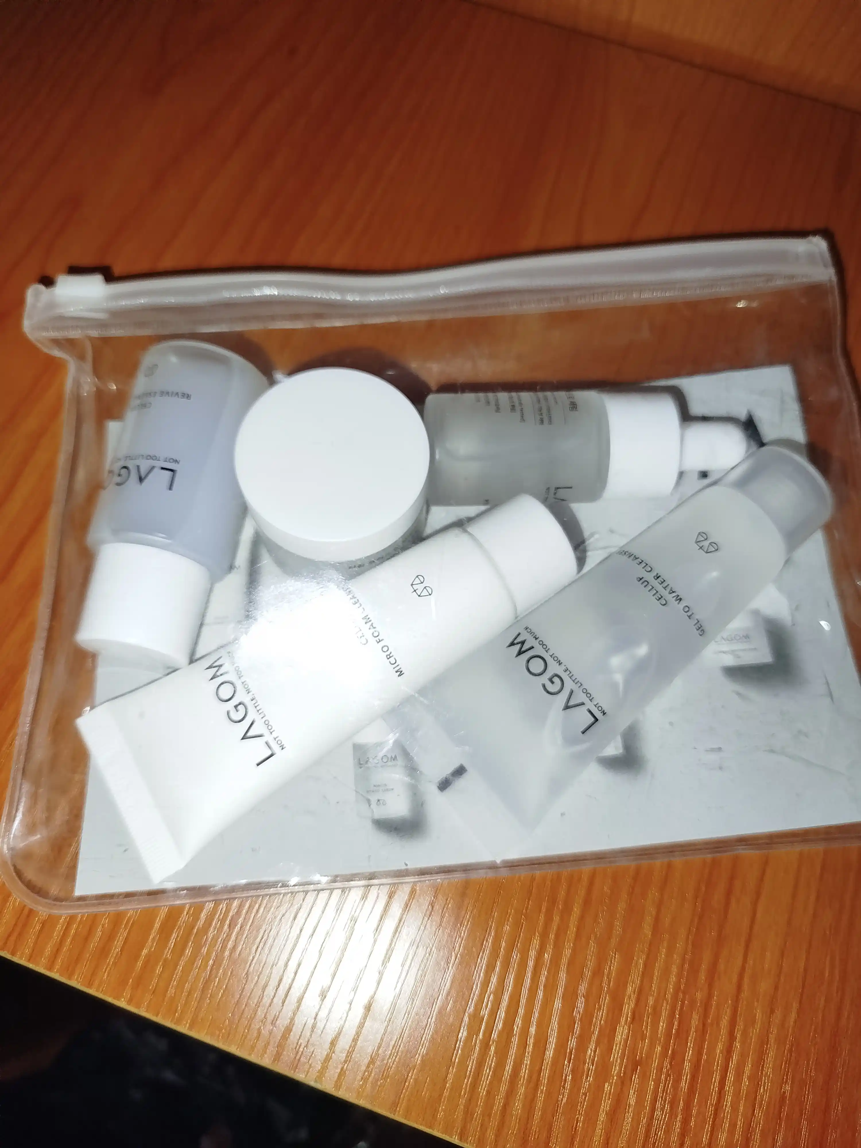 LAGOM TRAVEL KIT kosmetik vositalar mini to‘plami