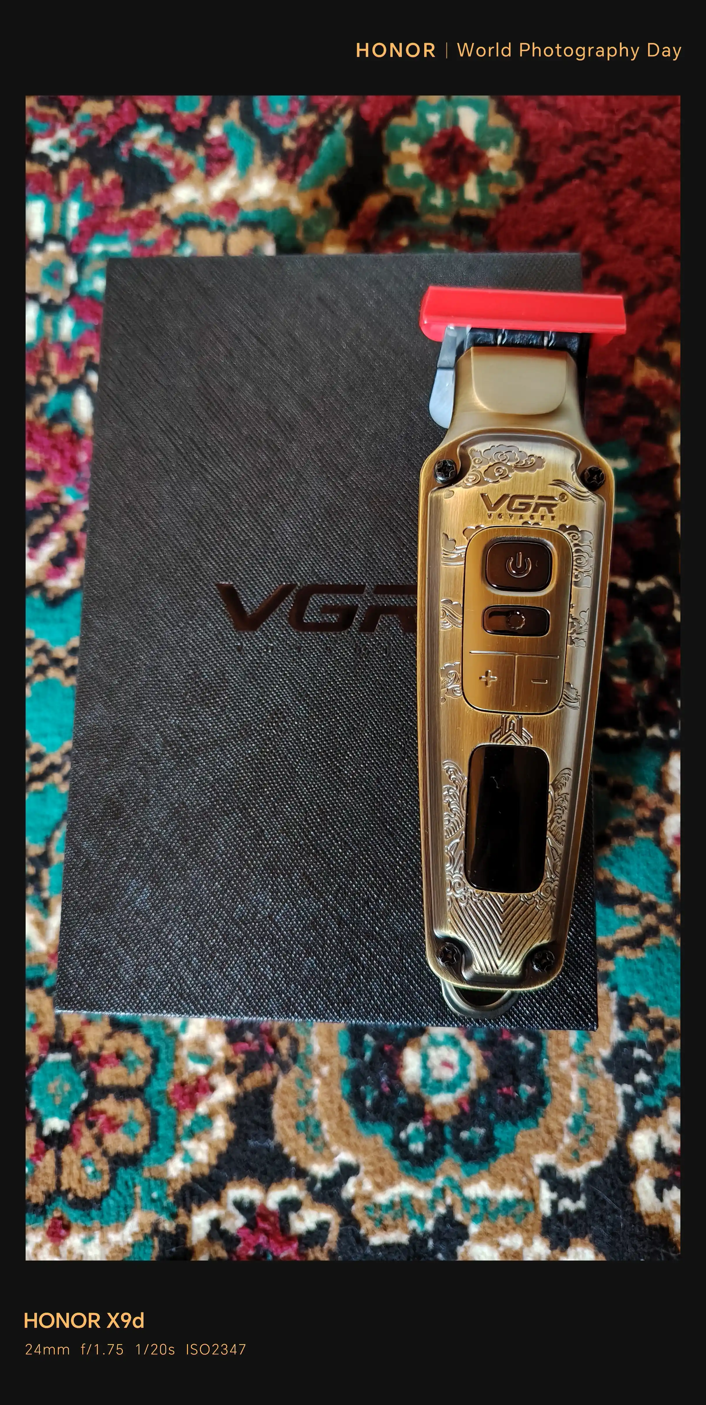 Soch olish va soqol olish uchun VGR 937,228,933,947,155,091LCD displeyli simsiz trimmer