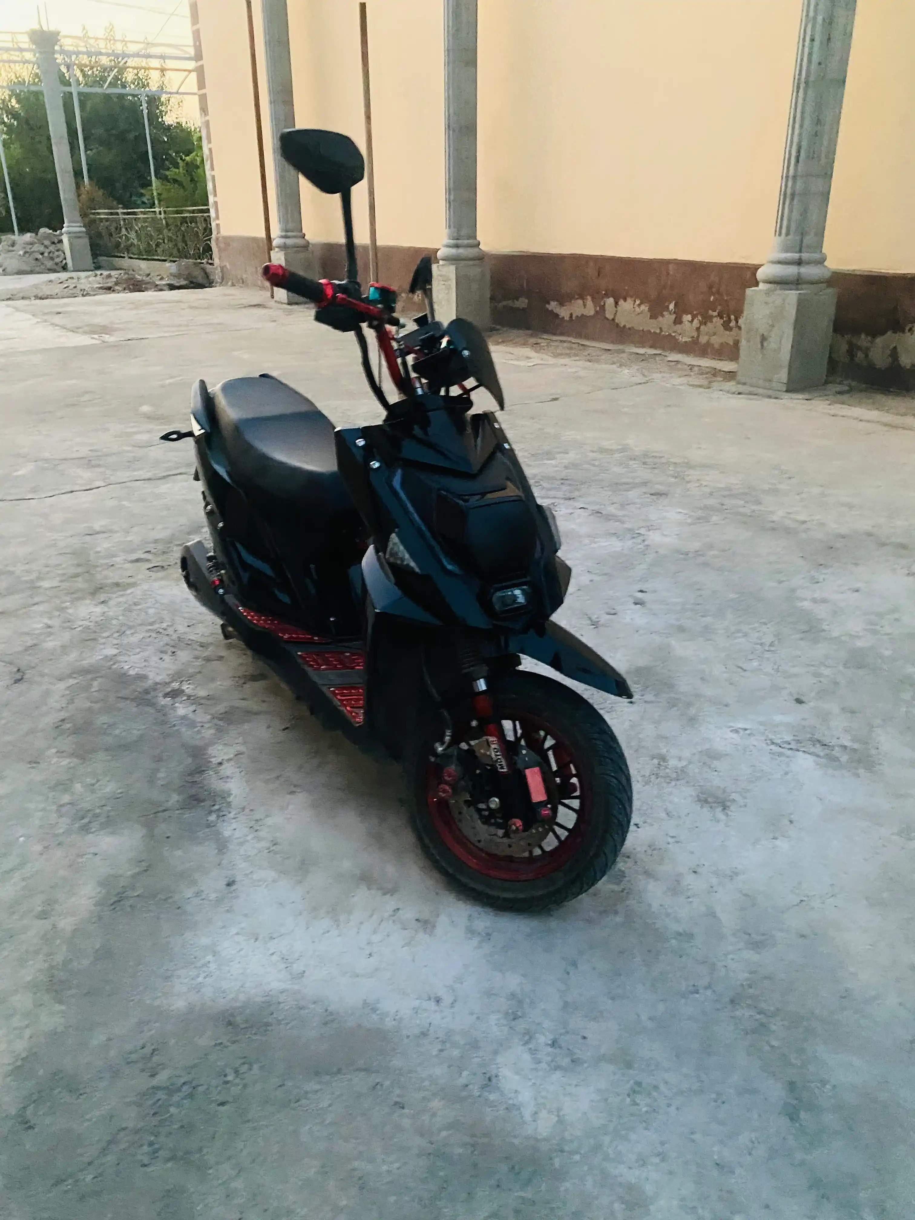 Turli ekranlar, avtomobil faralari va oynalari uchun rangli zirhlangan shaffof plyonkalar