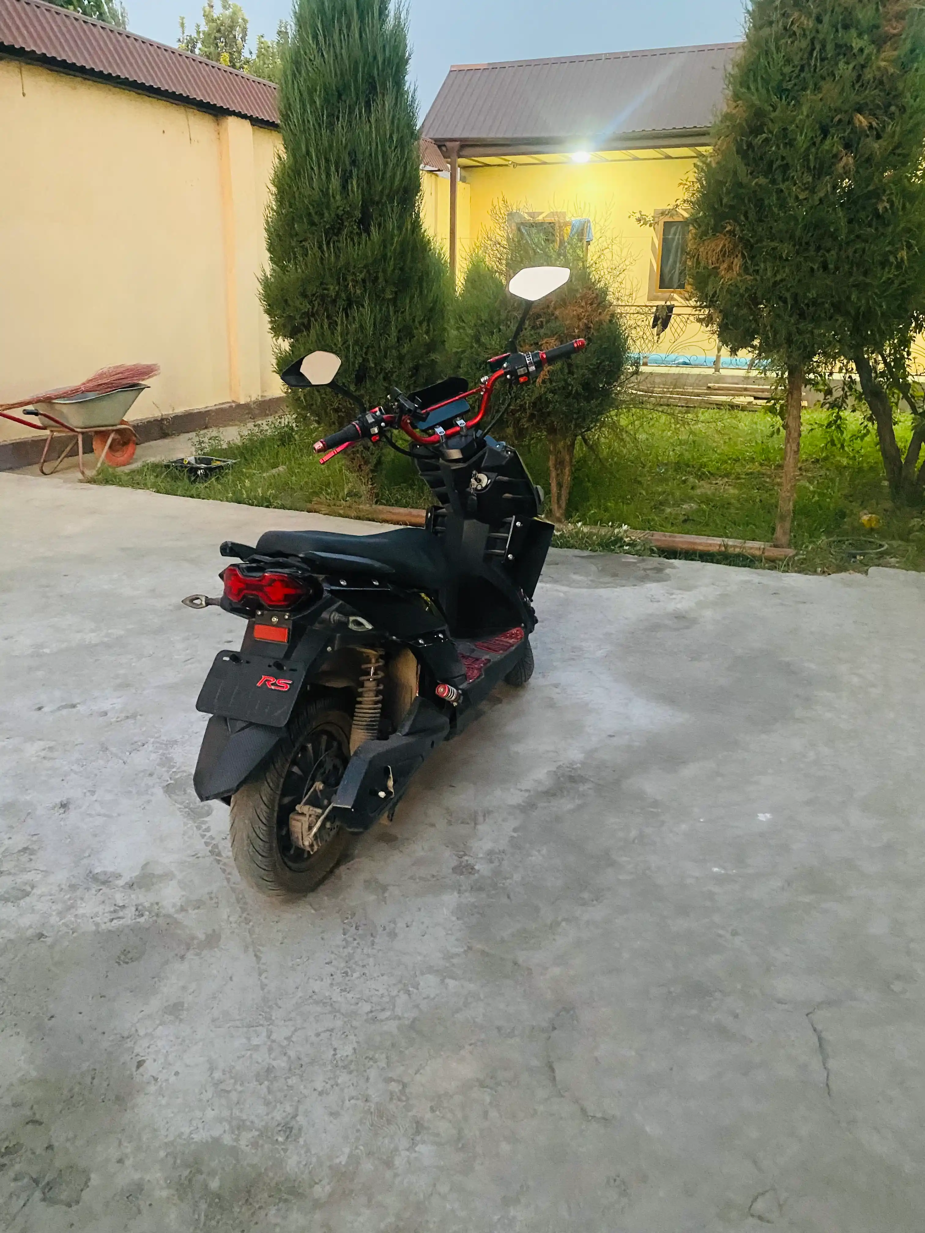 Avtomobil raqamlarini mahkamlash uchun dekorativ murvatlar, 4 dona
