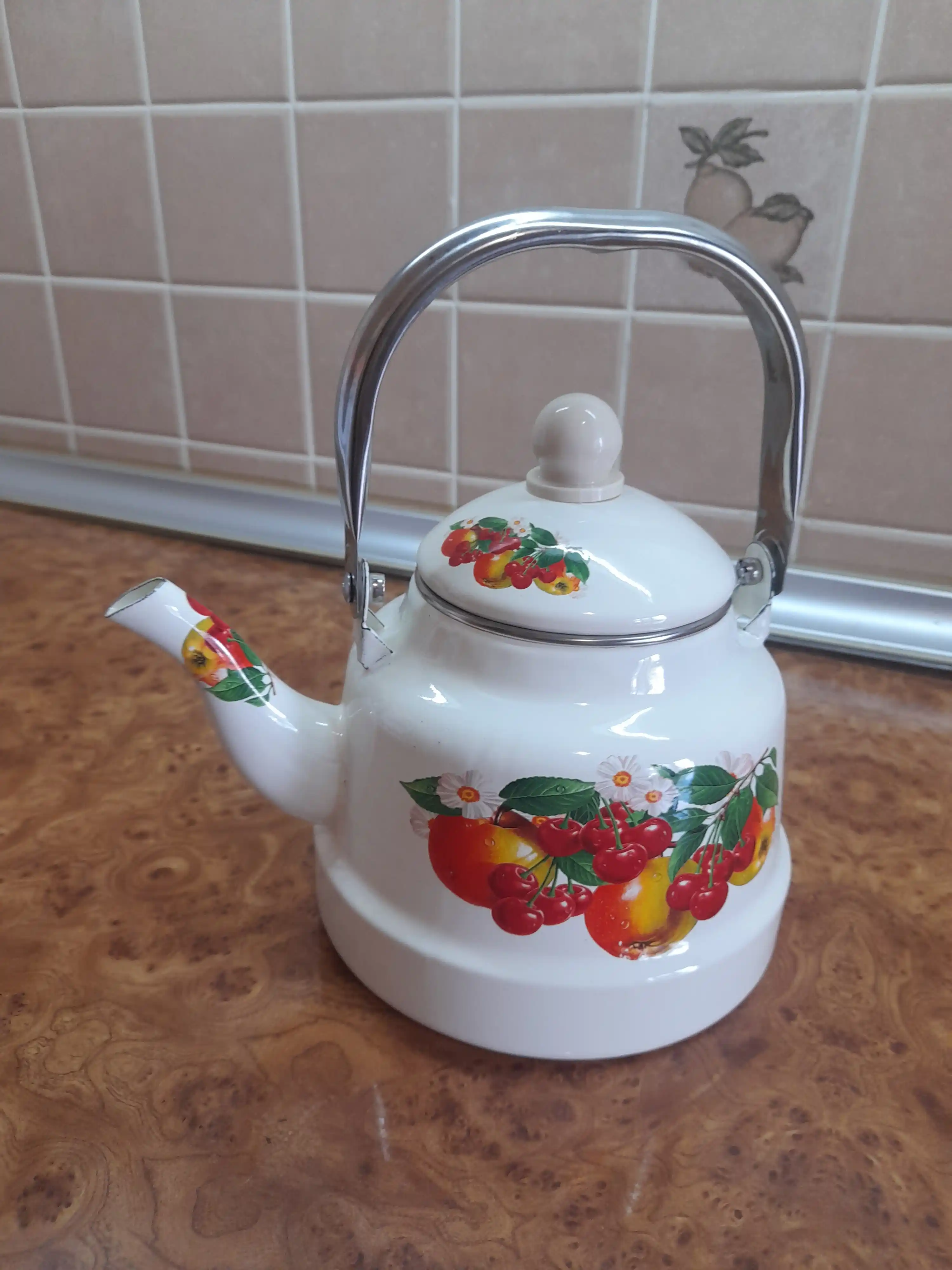 Эмалированный чайник