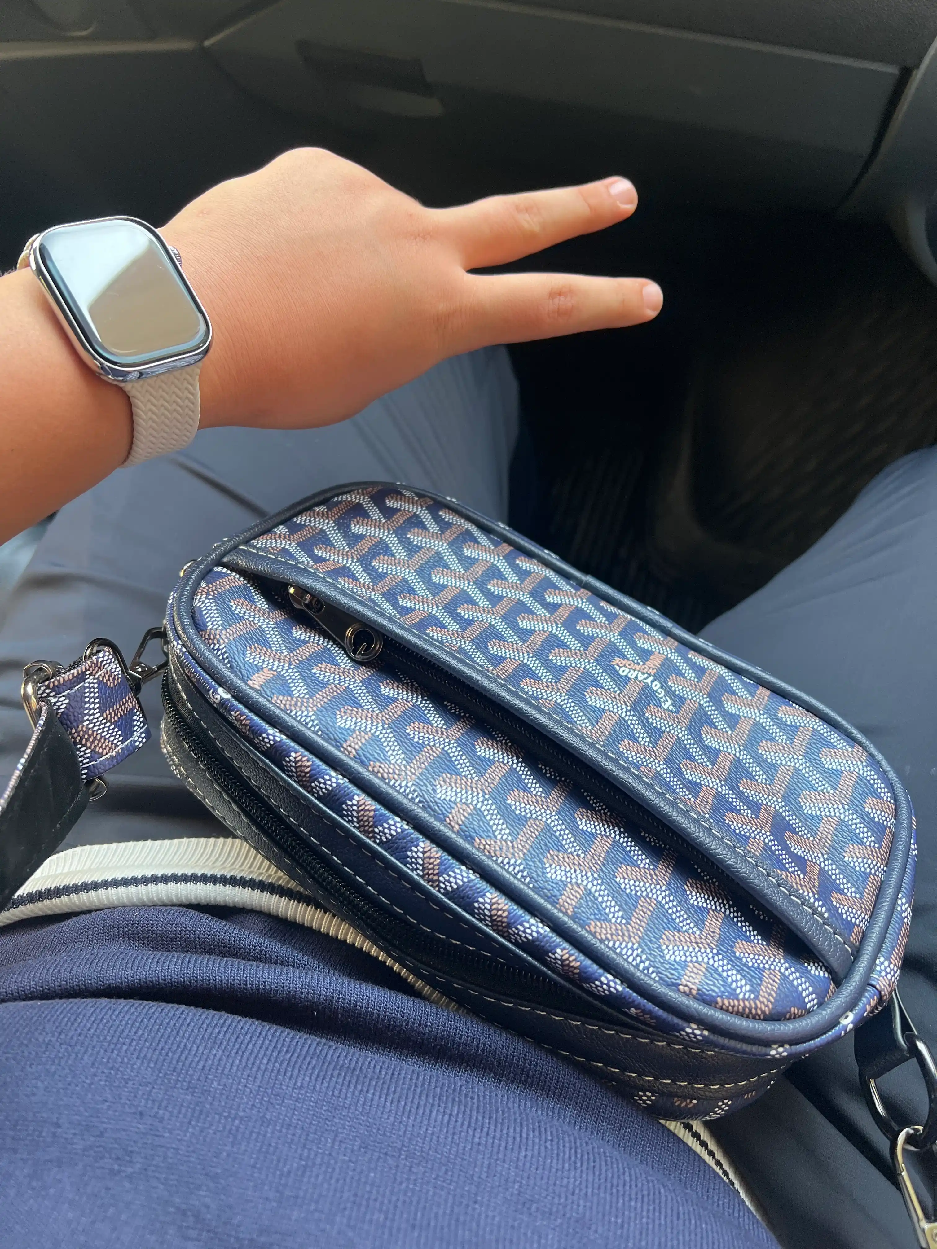 Erkaklar uchun barsetka, GOYARD eko-charmdan, yelkama