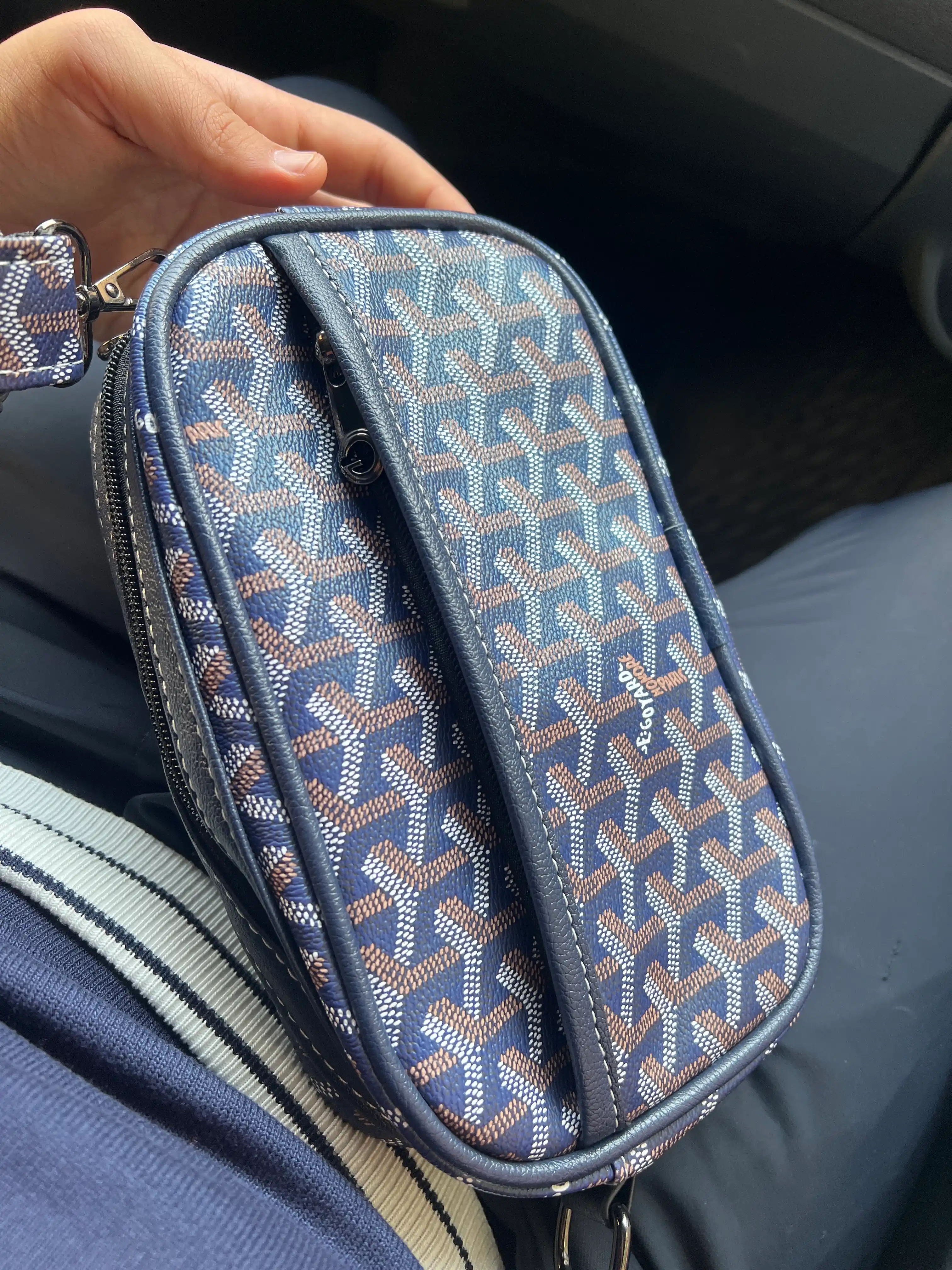 Erkaklar uchun barsetka, GOYARD eko-charmdan, yelkama