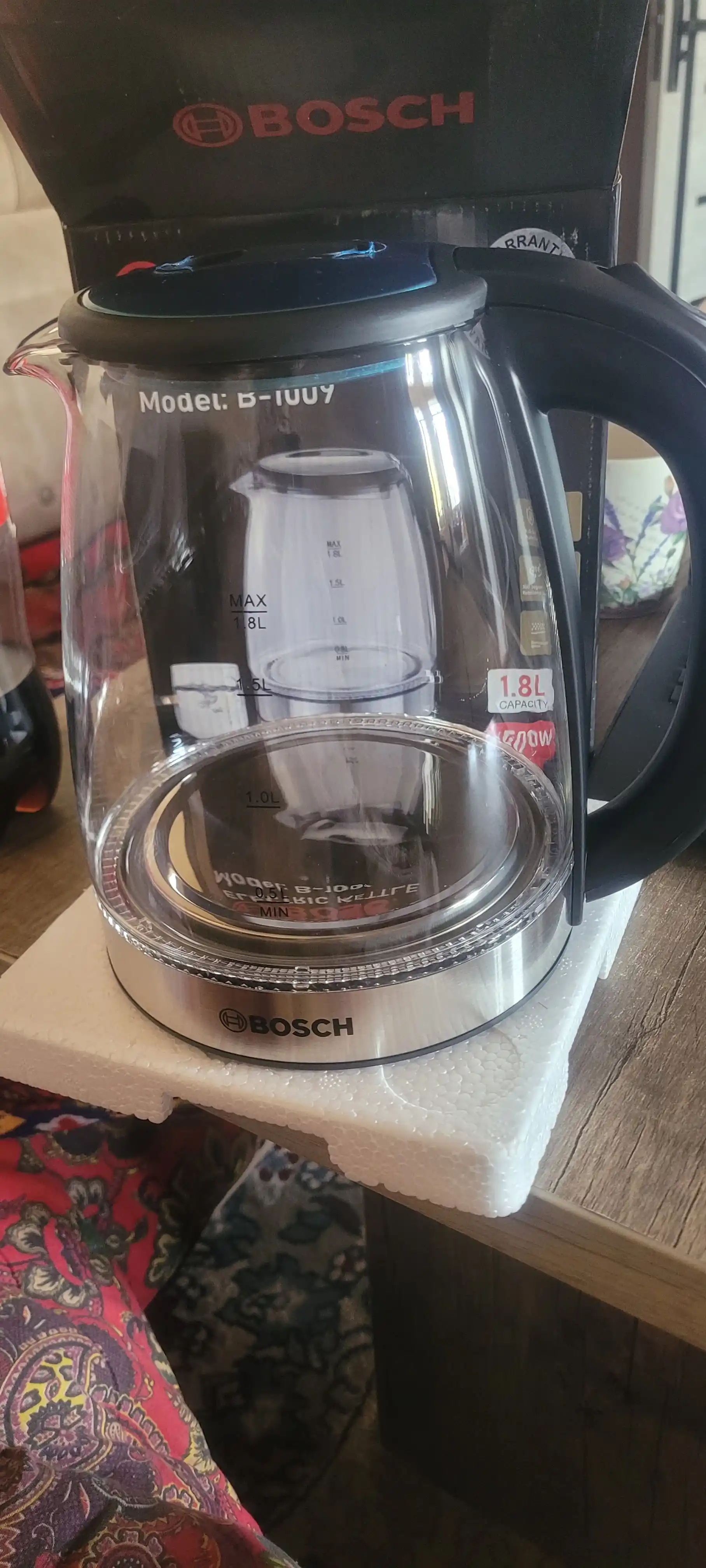 Elektr choynak BOSCH 1.8L, 1500W quvvatli, LED yoritgichli zamonaviy choynak