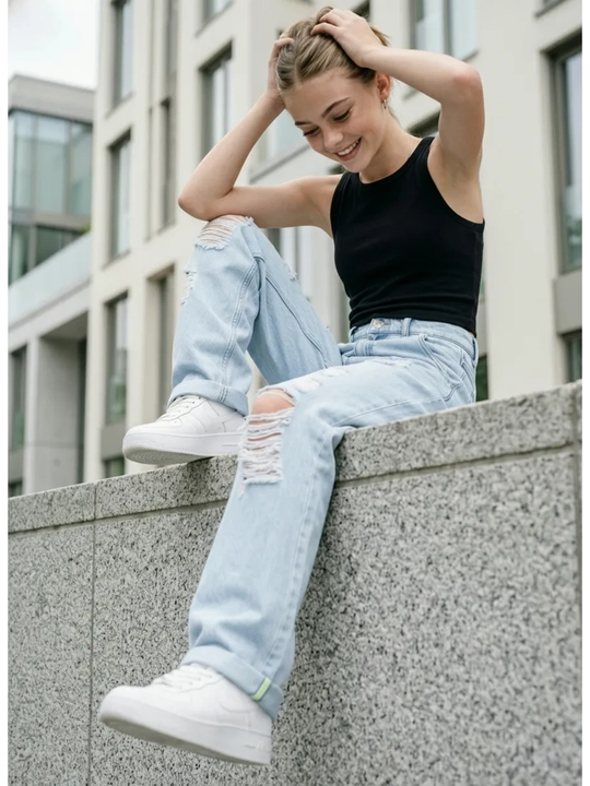 Ayollar yirtiq keng jinsilari (Destroyed Wide Jeans)