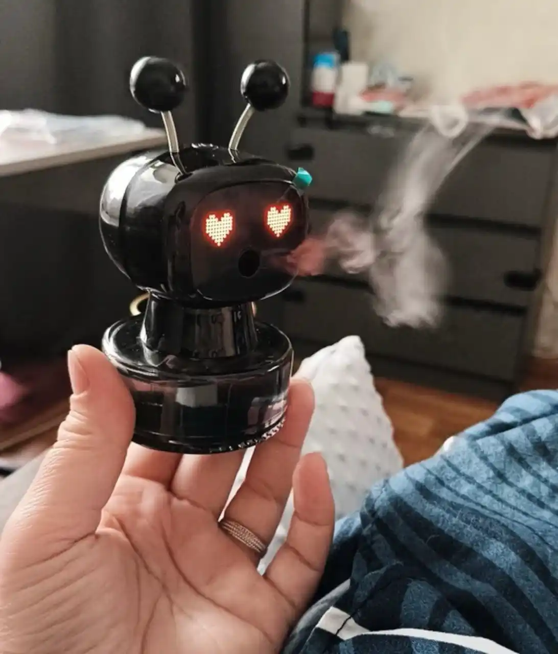 Flakonli «Aqlli robot» avtomobil aromatizatori