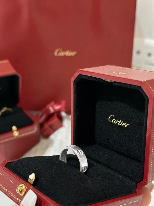 Kumush rang Cartier bilaguzuk va uzuk seti ayollar va qizlar uchun sovg‘a uchu ham mos