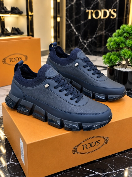Tod's erkaklar sliponlar o'lchami 39-43, kichik o'lchamlar tavsiya etiladi - 