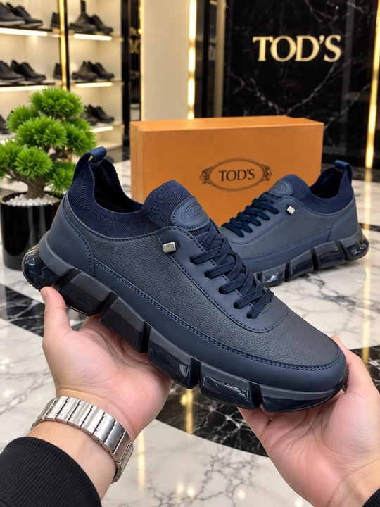 Tod's erkaklar sliponlar o'lchami 39-43, kichik o'lchamlar tavsiya etiladi