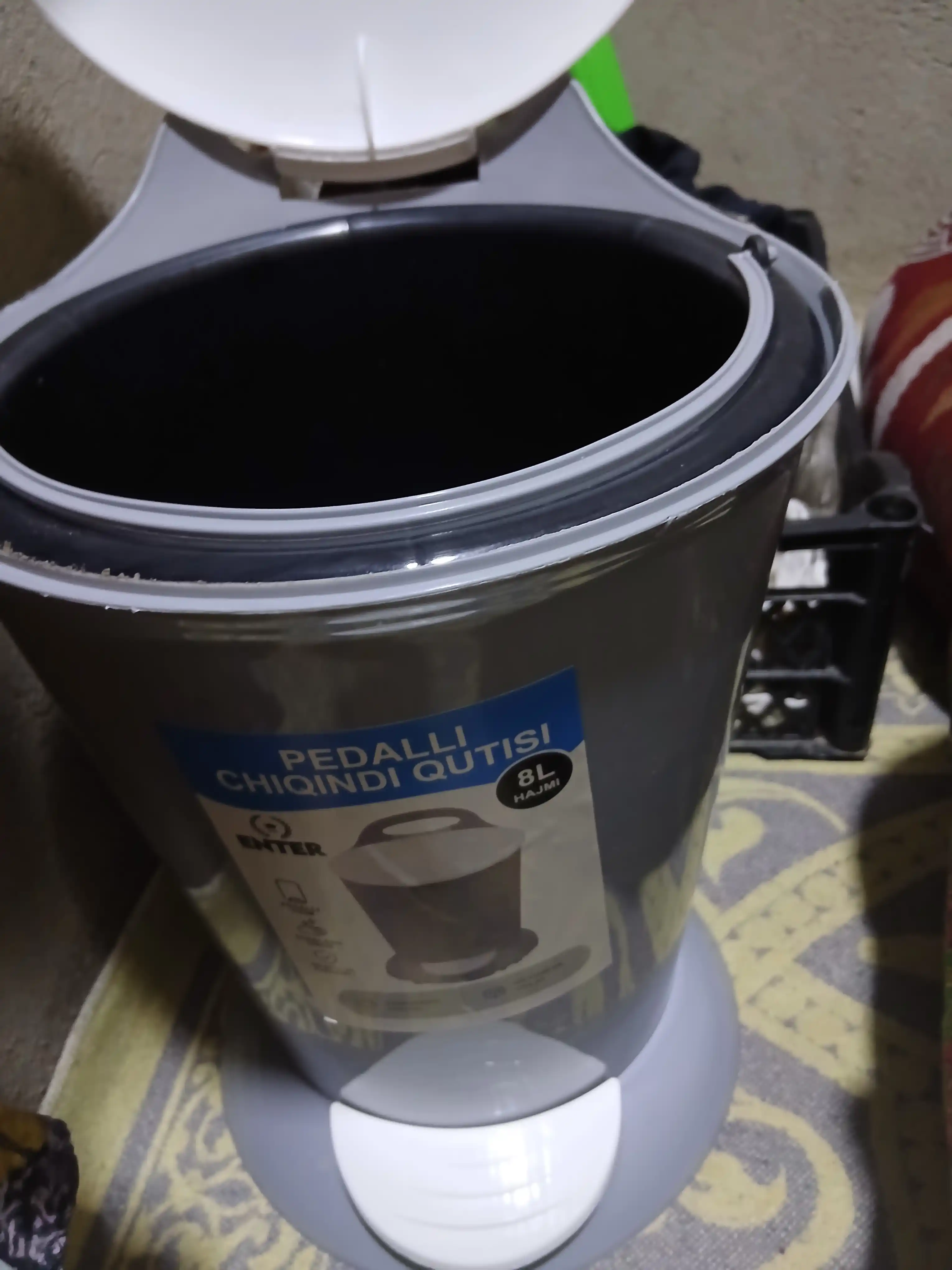 Uy va ofis uchun metall va plastikdan yasalgan chiqindi chelagi