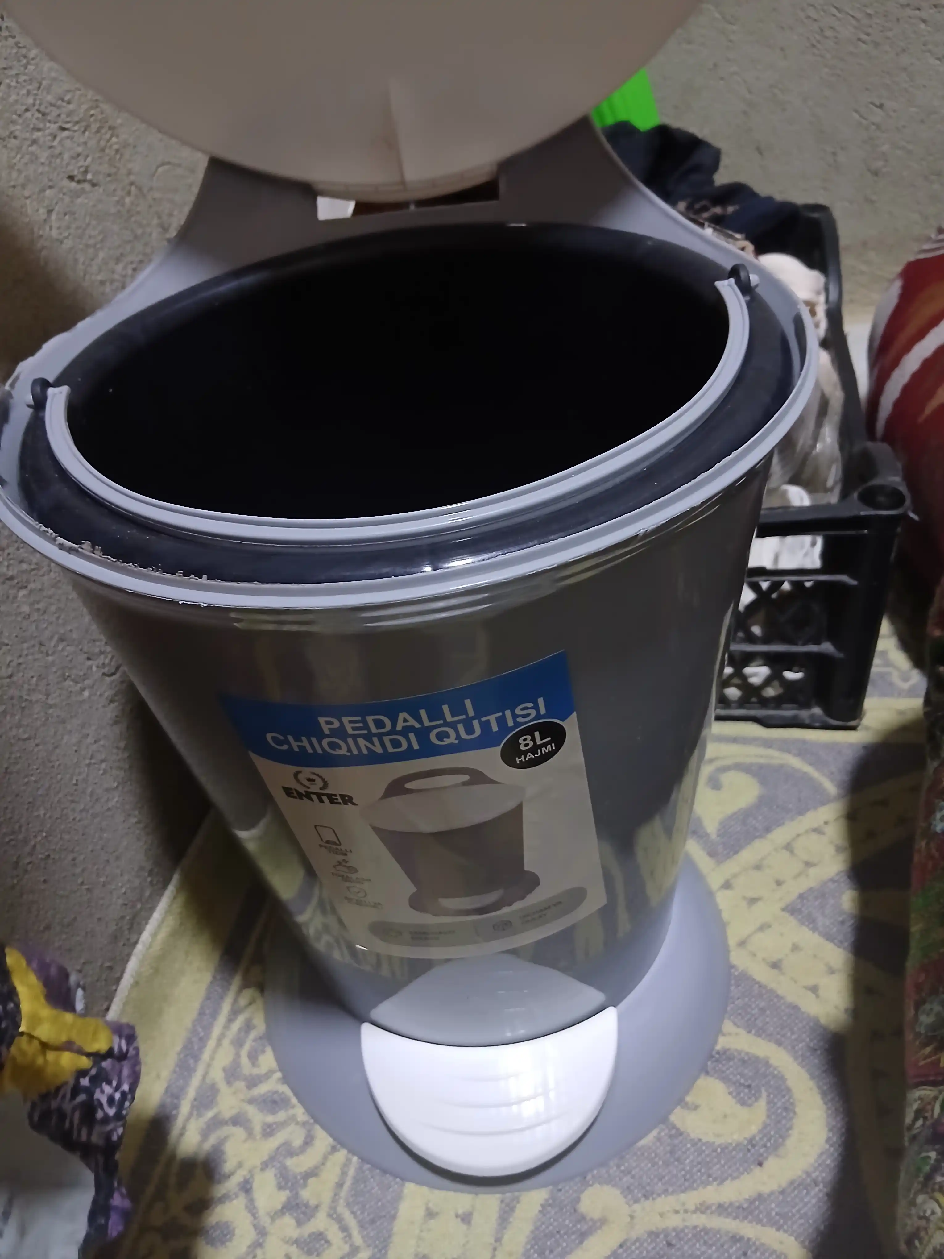 Uy va ofis uchun metall va plastikdan yasalgan chiqindi chelagi