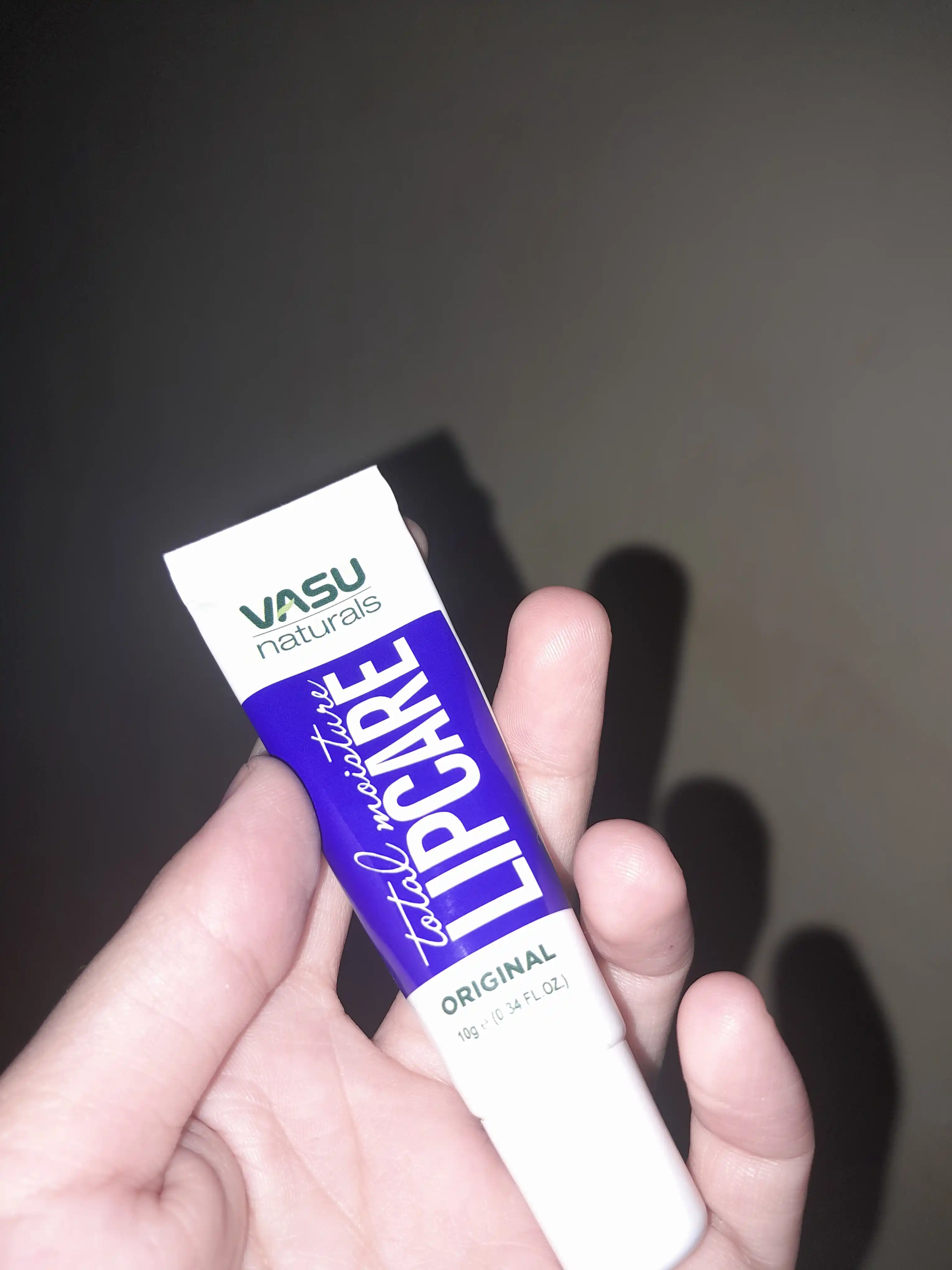 Vasu Lipcare 10 g lab balzami — namlantirish, oziqlantirish, quruqlikdan himoya