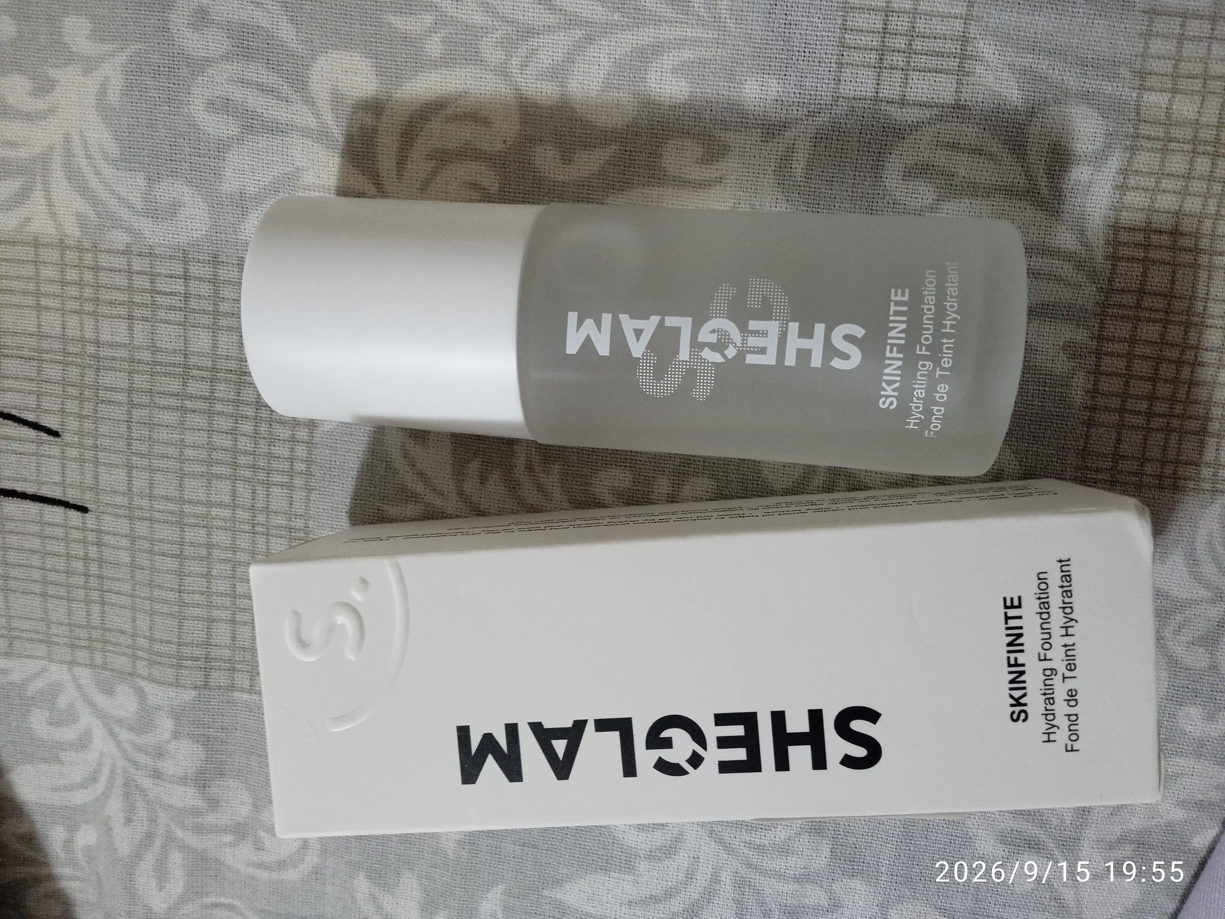 Sheglam makiyaj uchun asos, yuz uchun namlovchi tonal krem SKINFINITE 40 ml