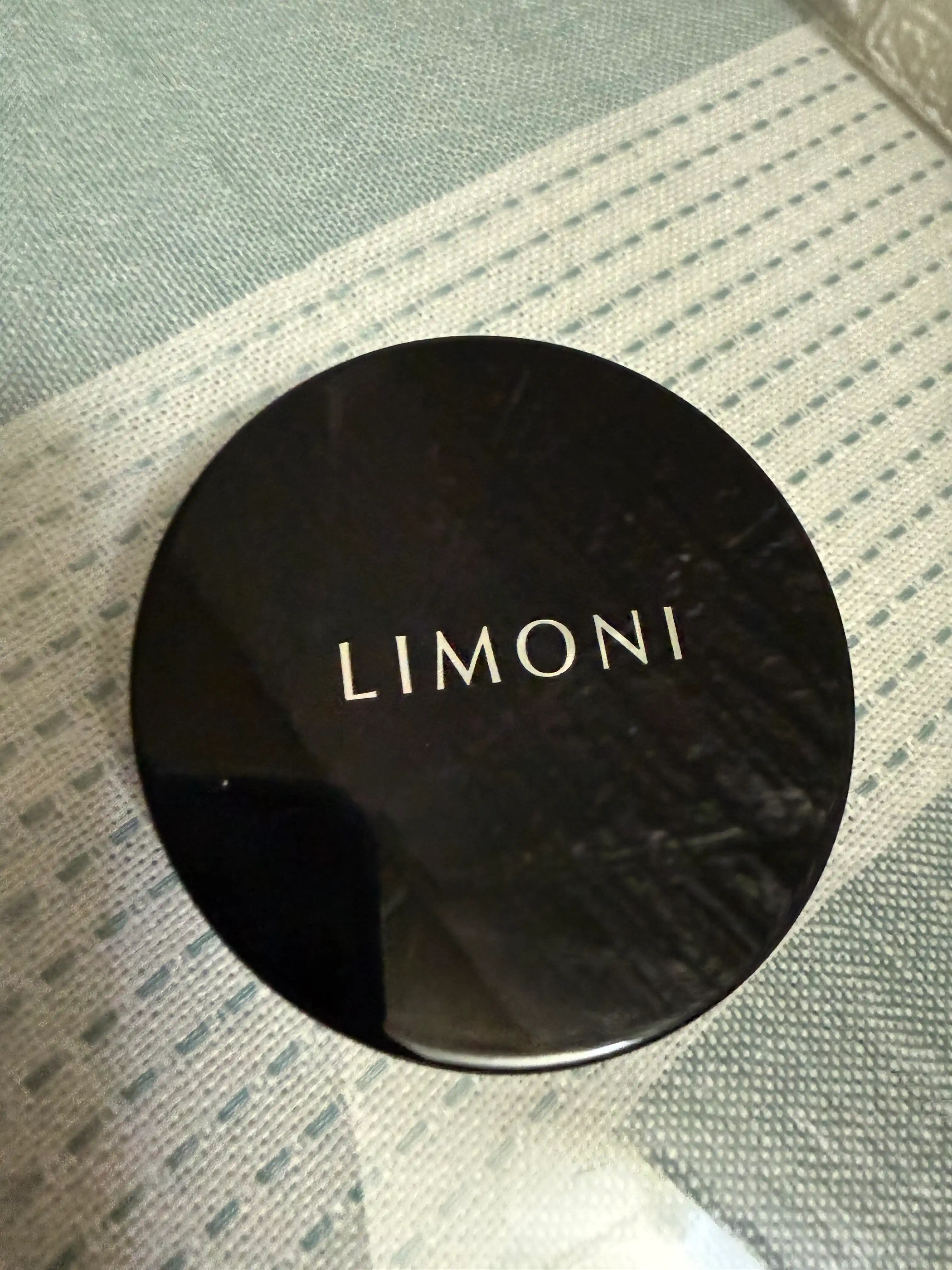 LIMONI Пудра компактная для лица матирующая "Satin"