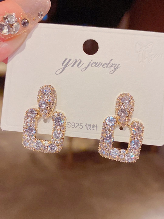 Серьги для женщин