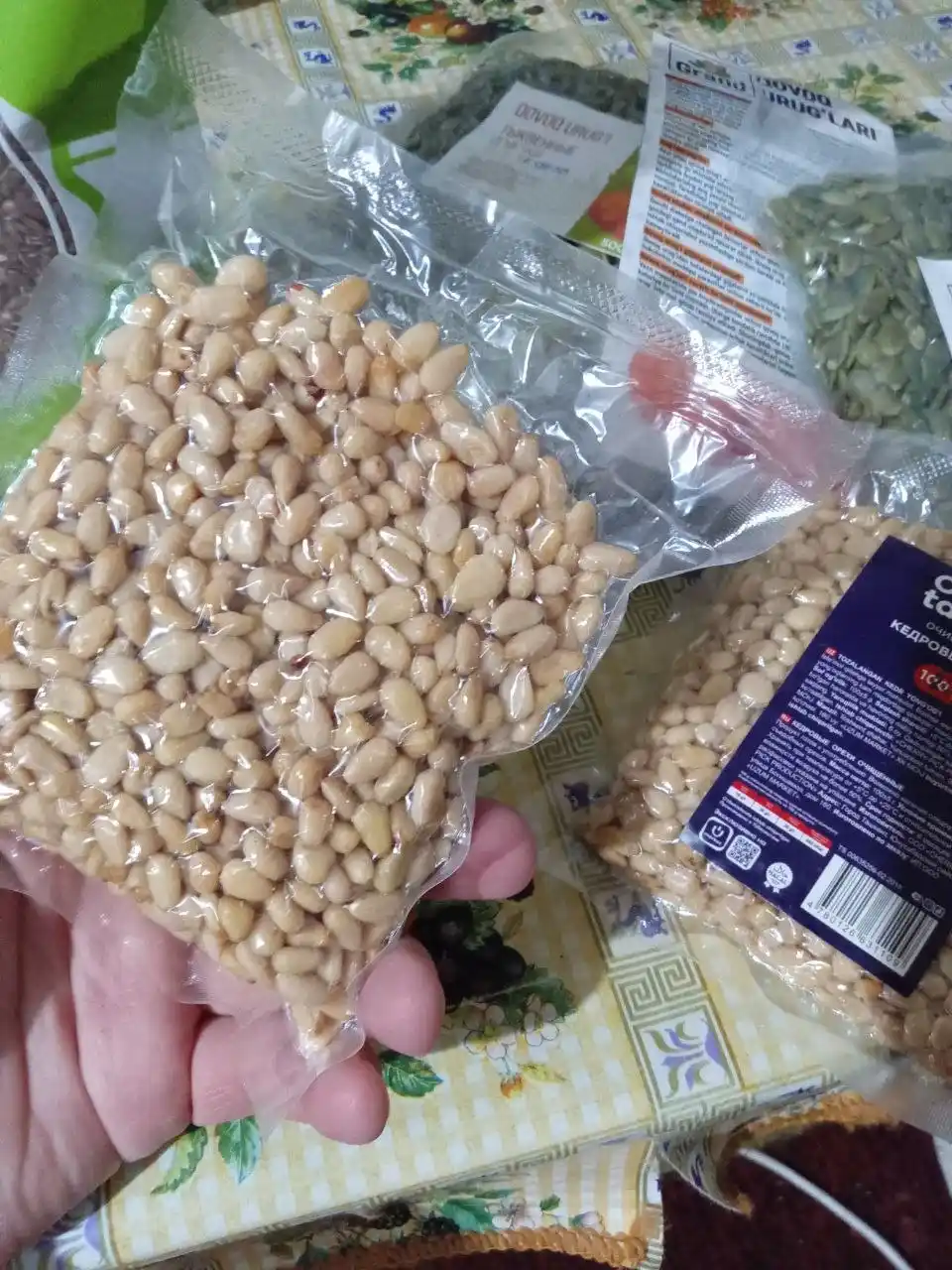 Kedr yong'og'i Oila tanlovi, tozalangan, 100 g