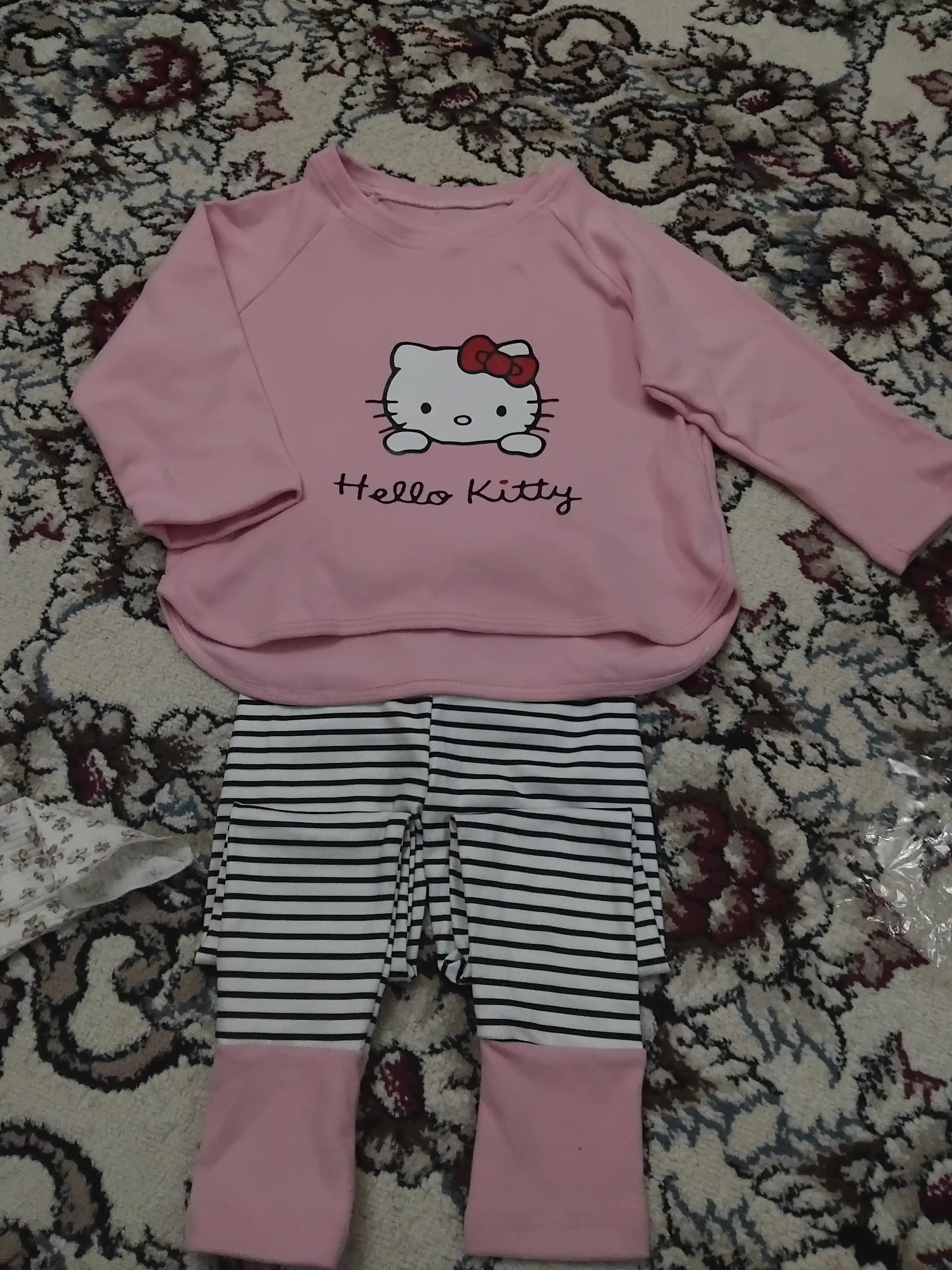 Hello Kitty qiz bola uchun kiyim to‘plami - uzun yengli va yengil shimli kostyum