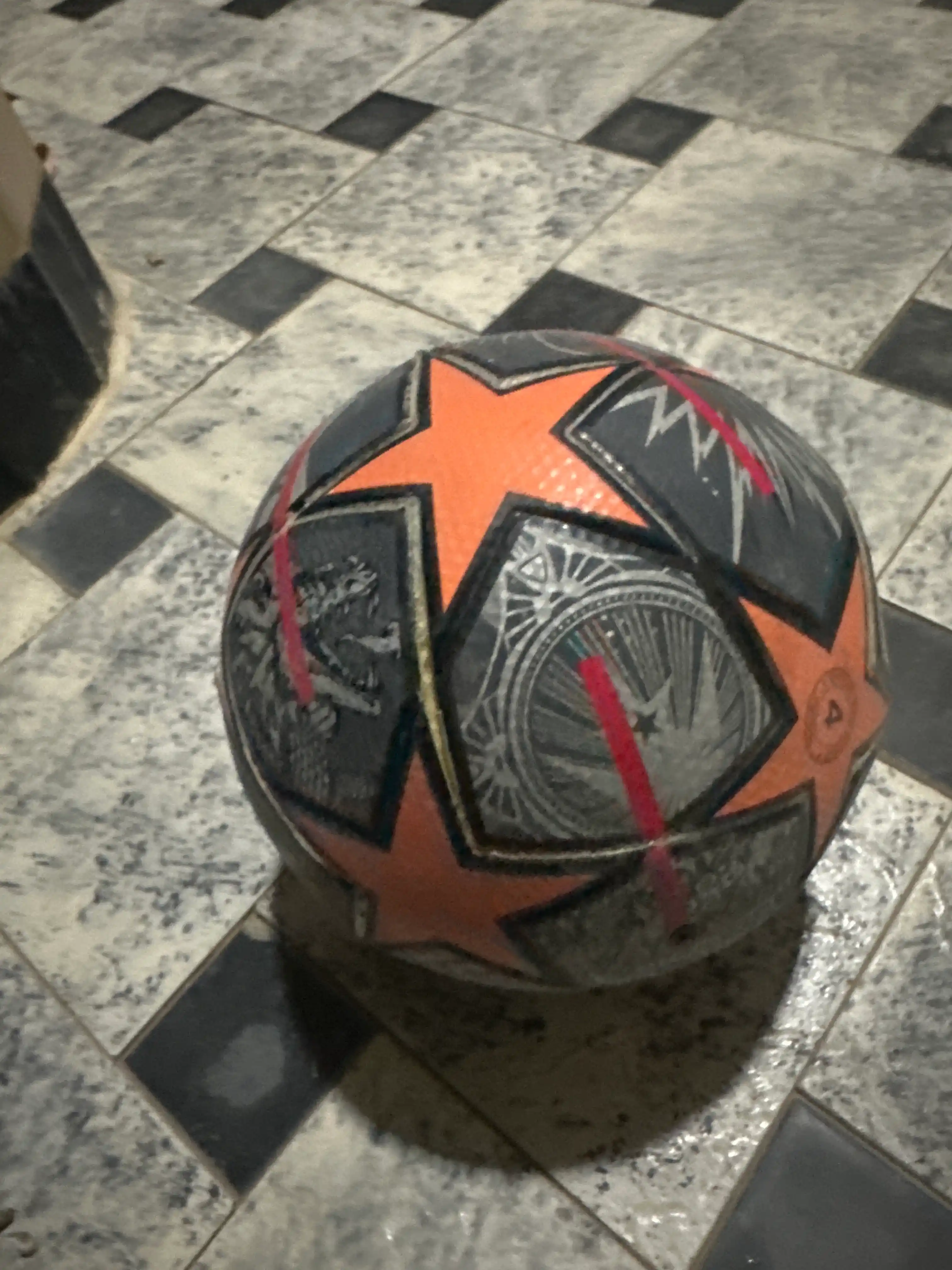 7SABER futbol va futzal to‘pi, 4 va 5-o‘lcham, sovg‘a qutisidagi sport to‘pi