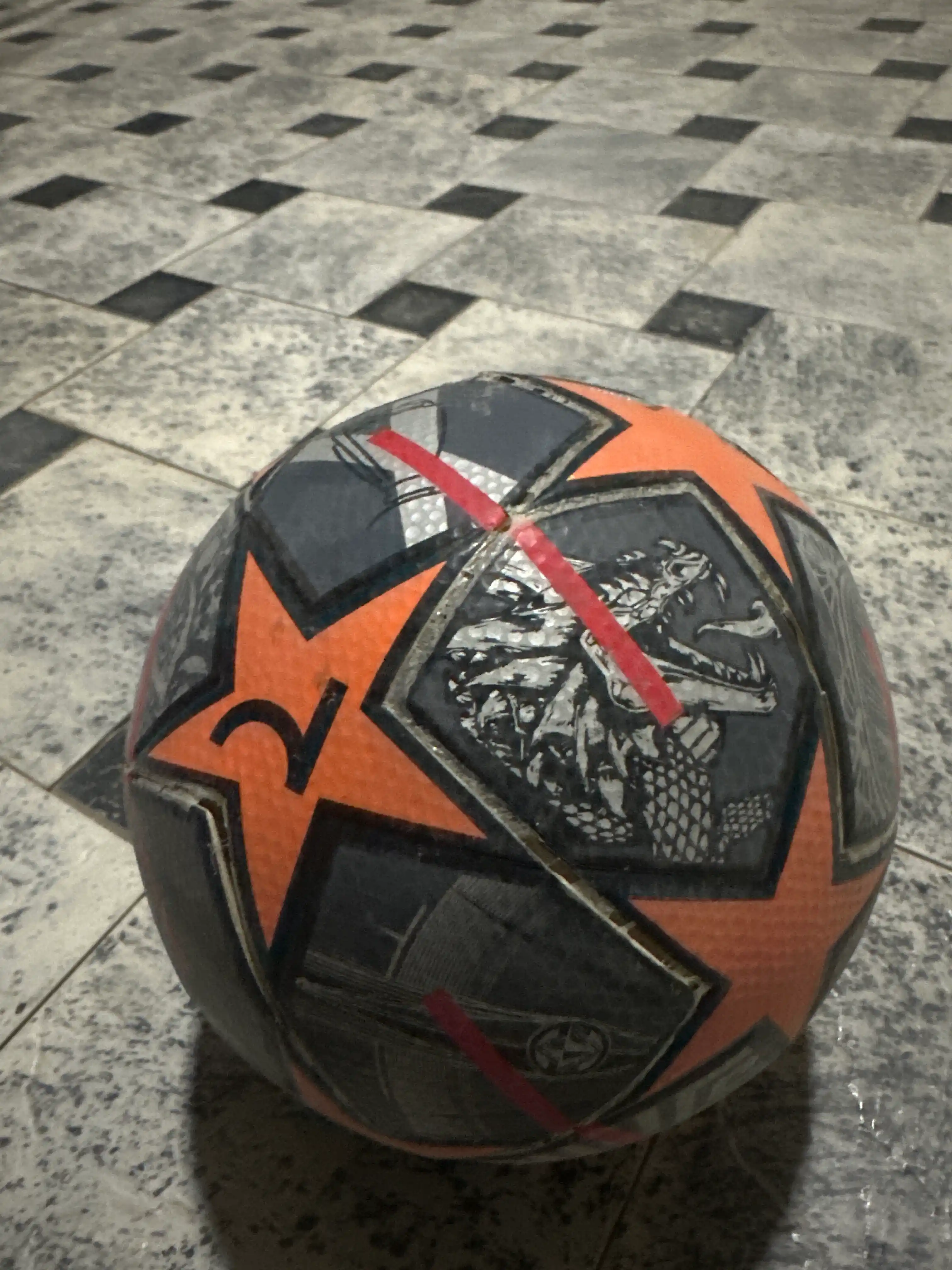 7SABER futbol va futzal to‘pi, 4 va 5-o‘lcham, sovg‘a qutisidagi sport to‘pi