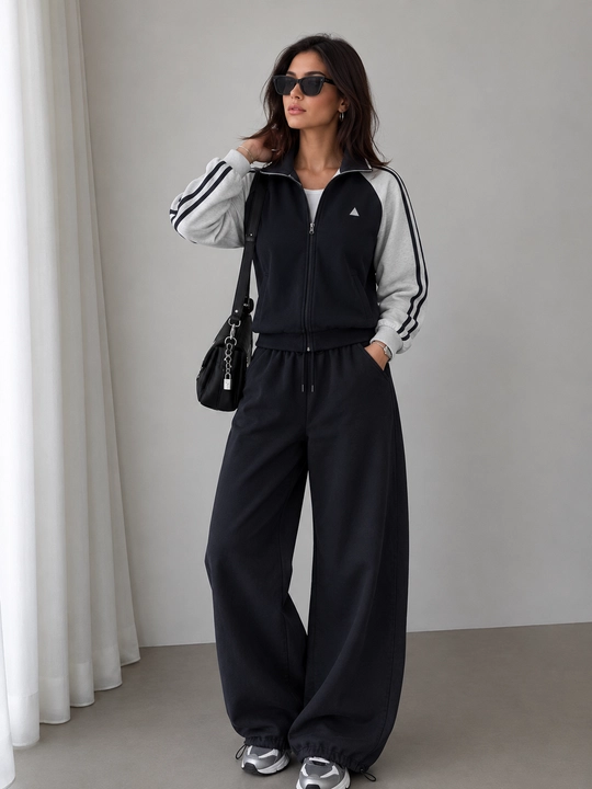 Ayollar sport kostyumi