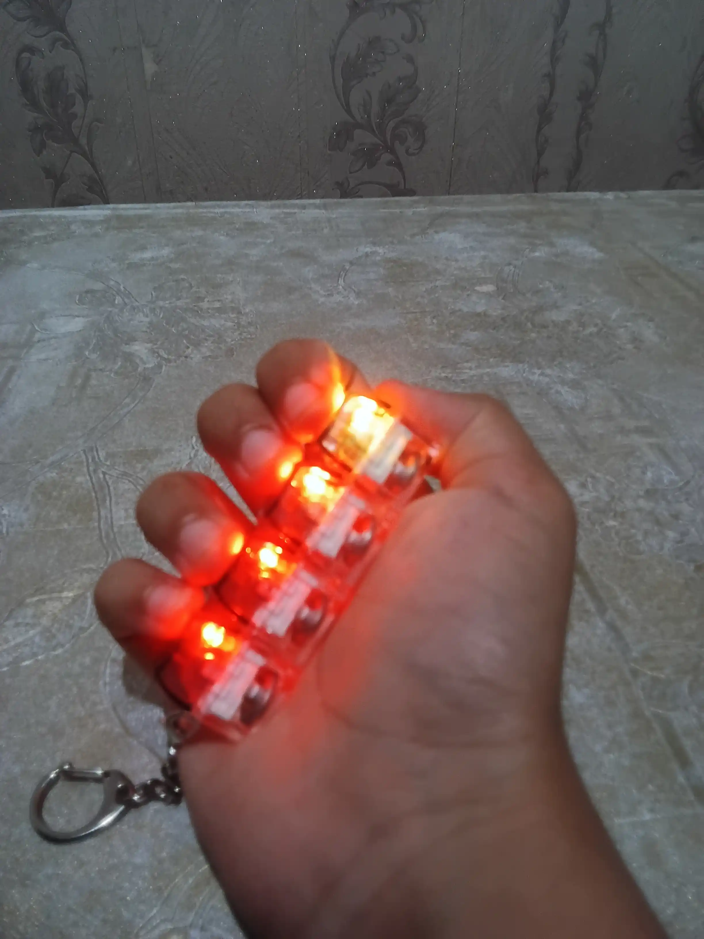 Yoritgichli antistress switch klaviatura-brelok — stressni kamaytirish uchun gadjet