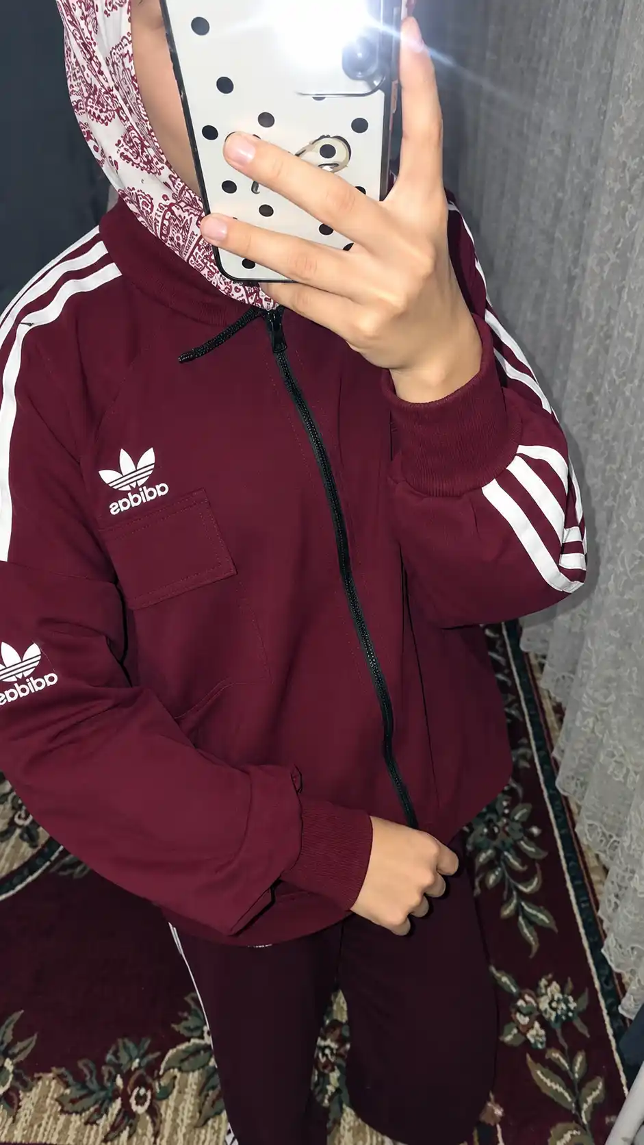 Ayollar uchun qulay sport kostyumi