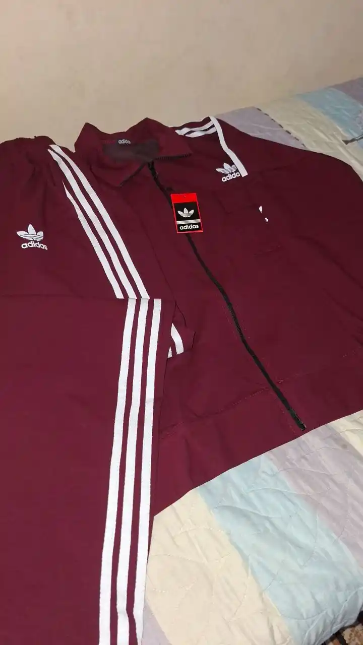 Ayollar uchun qulay sport kostyumi