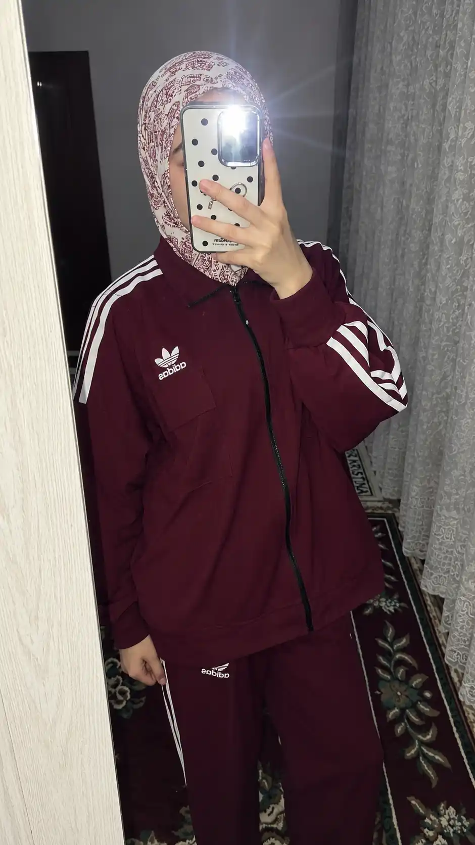 Ayollar uchun qulay sport kostyumi