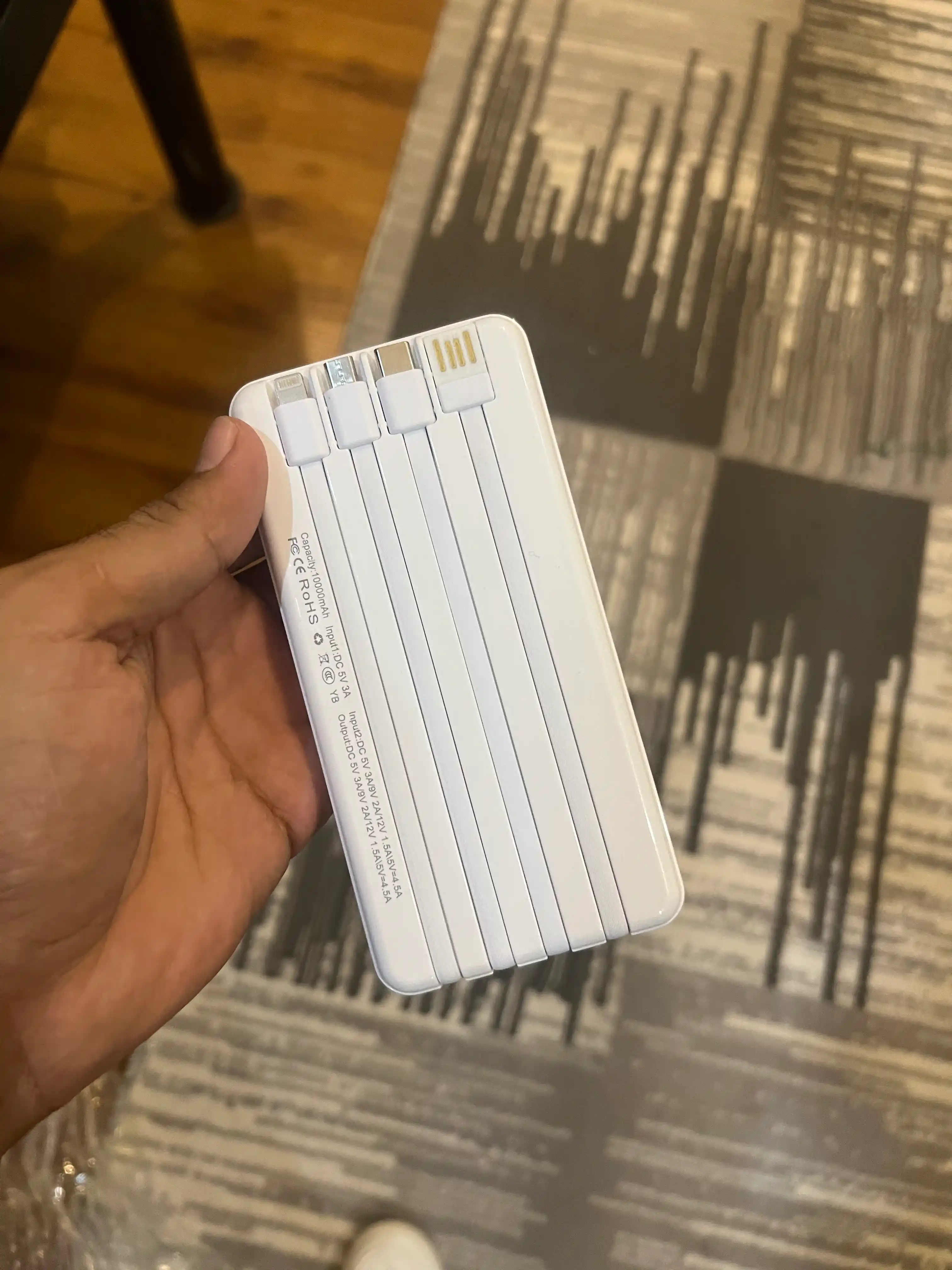 Power Bank 20000 mAh 66W с встроенными кабелями, фонариком и быстрой зарядкой 22.5W