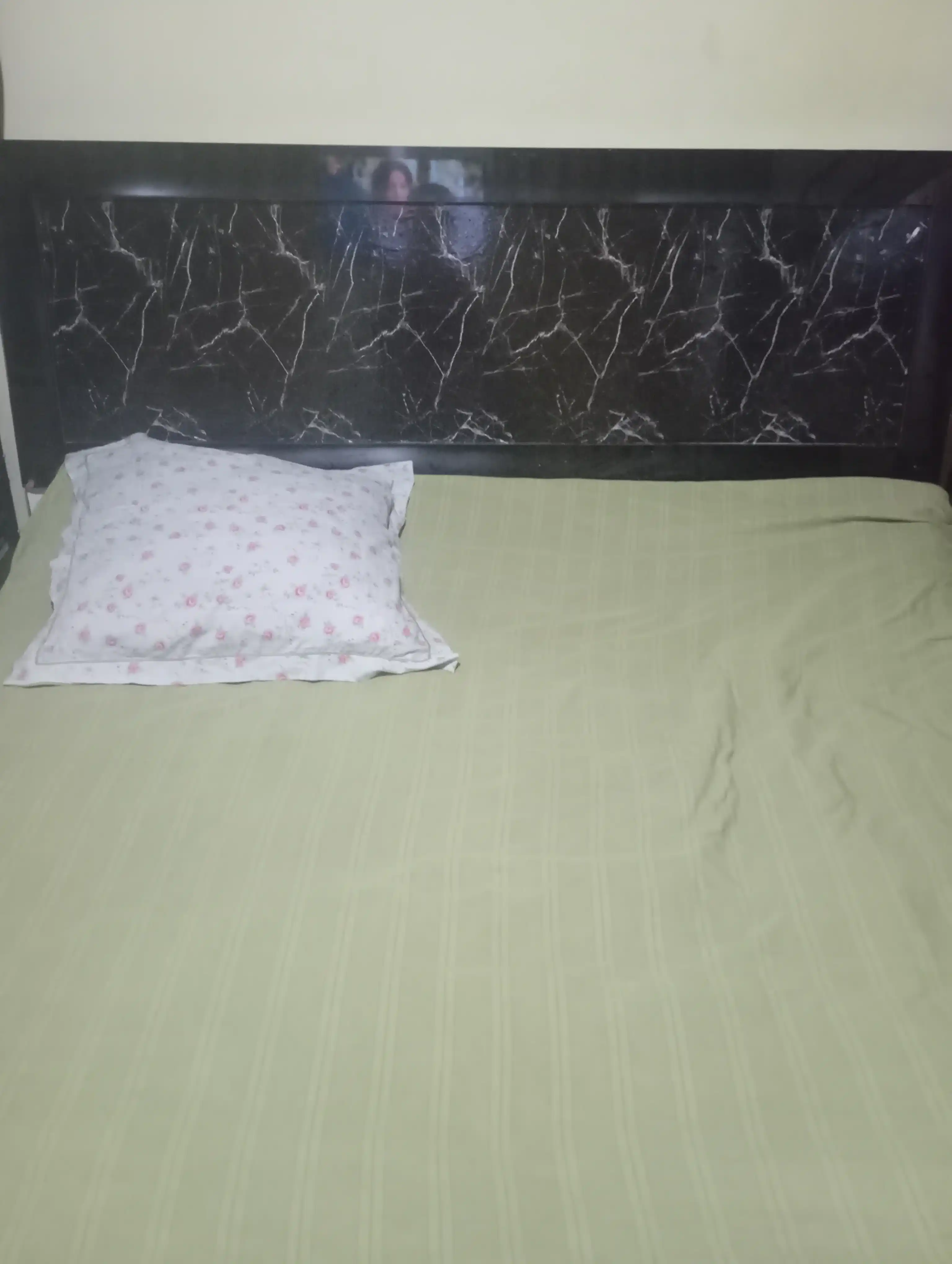 Devor va interyer mebellari uchun 60 sm li o‘zi yopishadigan marmar plyonka, rulon