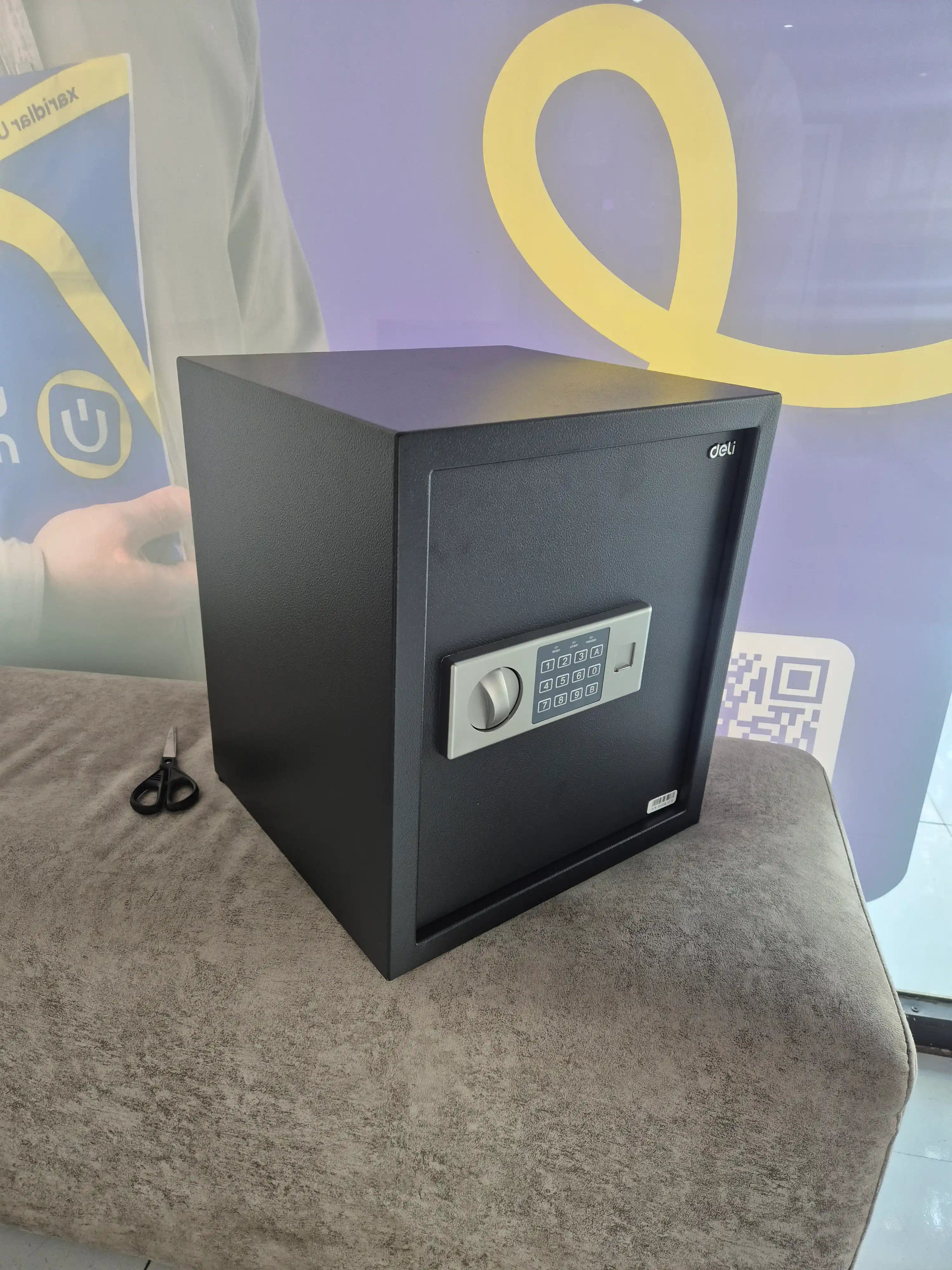 Safe 400*350*330 ET524 Deli, elektron kalit + kalit, qora, 11 kg