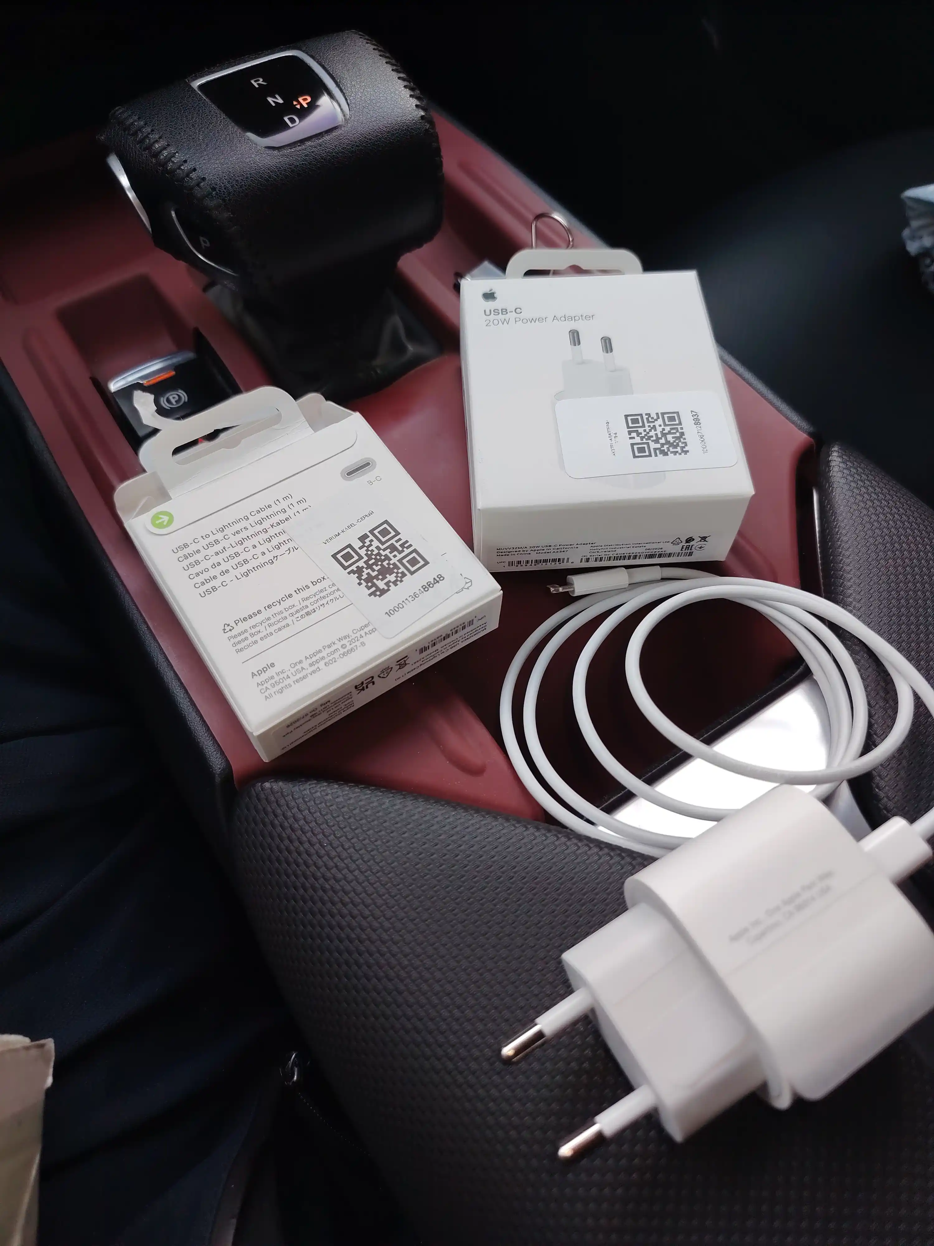 Кабель Apple USB-C to USB-C, USB-C to Lightning, мощность до 60 W, длина 1 м
