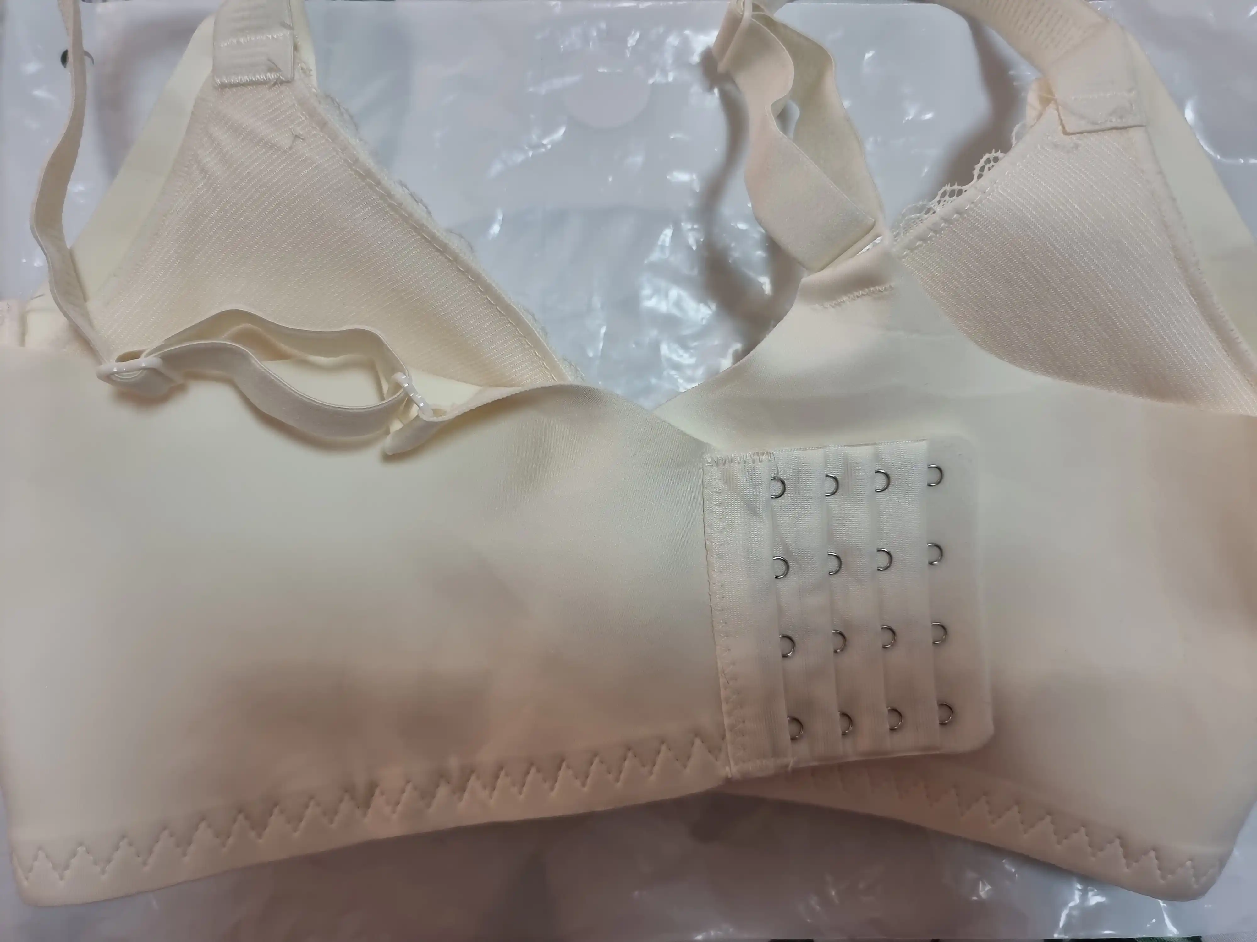 Yumshoq dastakli Soft Lace emizish uchun to‘rli byustgalter