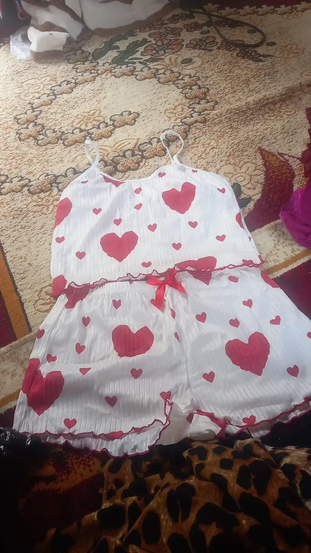 Ayollar pijamasi shortiklar bilan to‘plamda, uy kiyimi, turli o‘lchamlarda