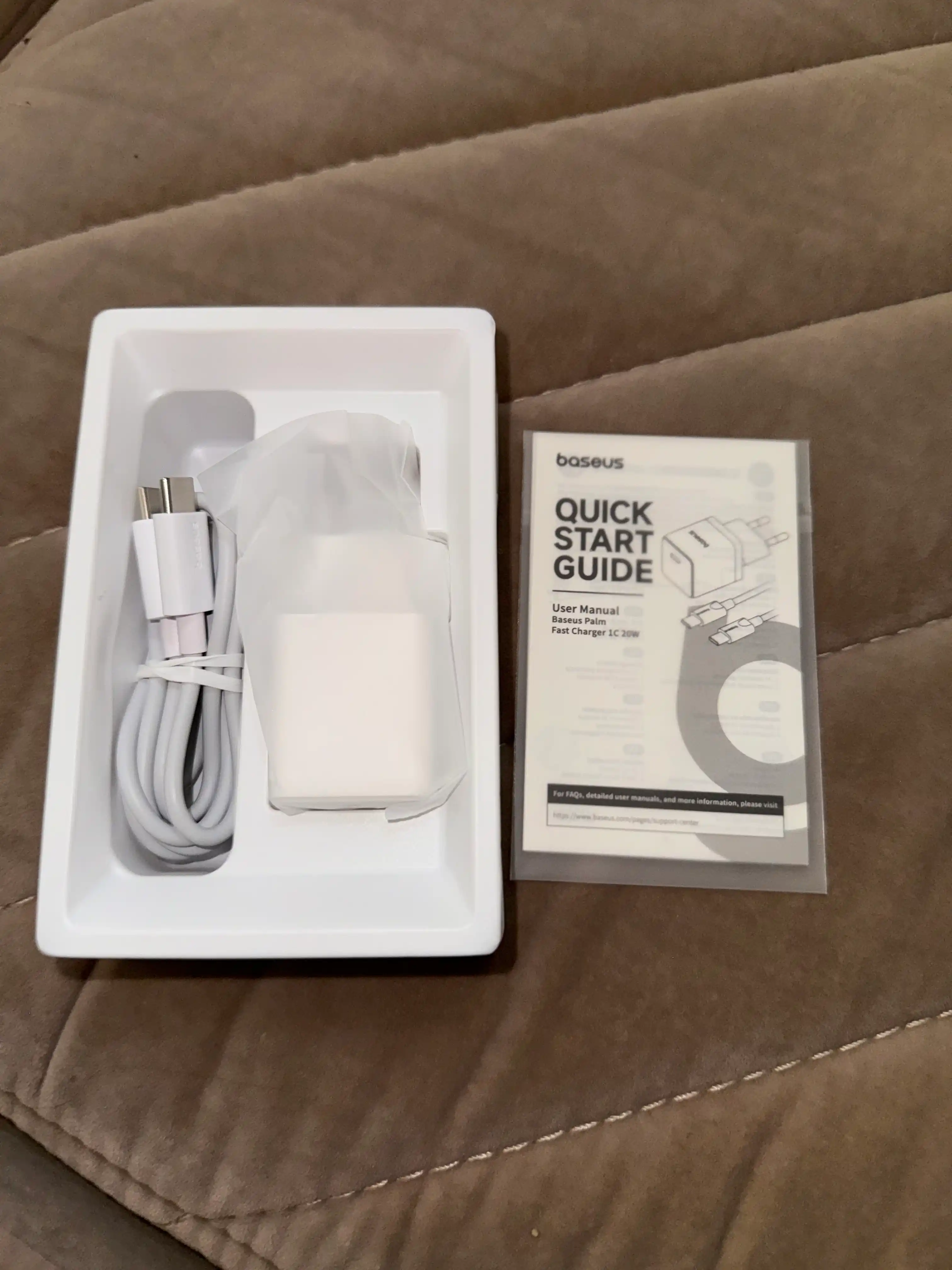 Universal zaryadlash qurilmasi Baseus Palm Fast Charger 1C, 20 Vt zaryadchik, kabel bilan