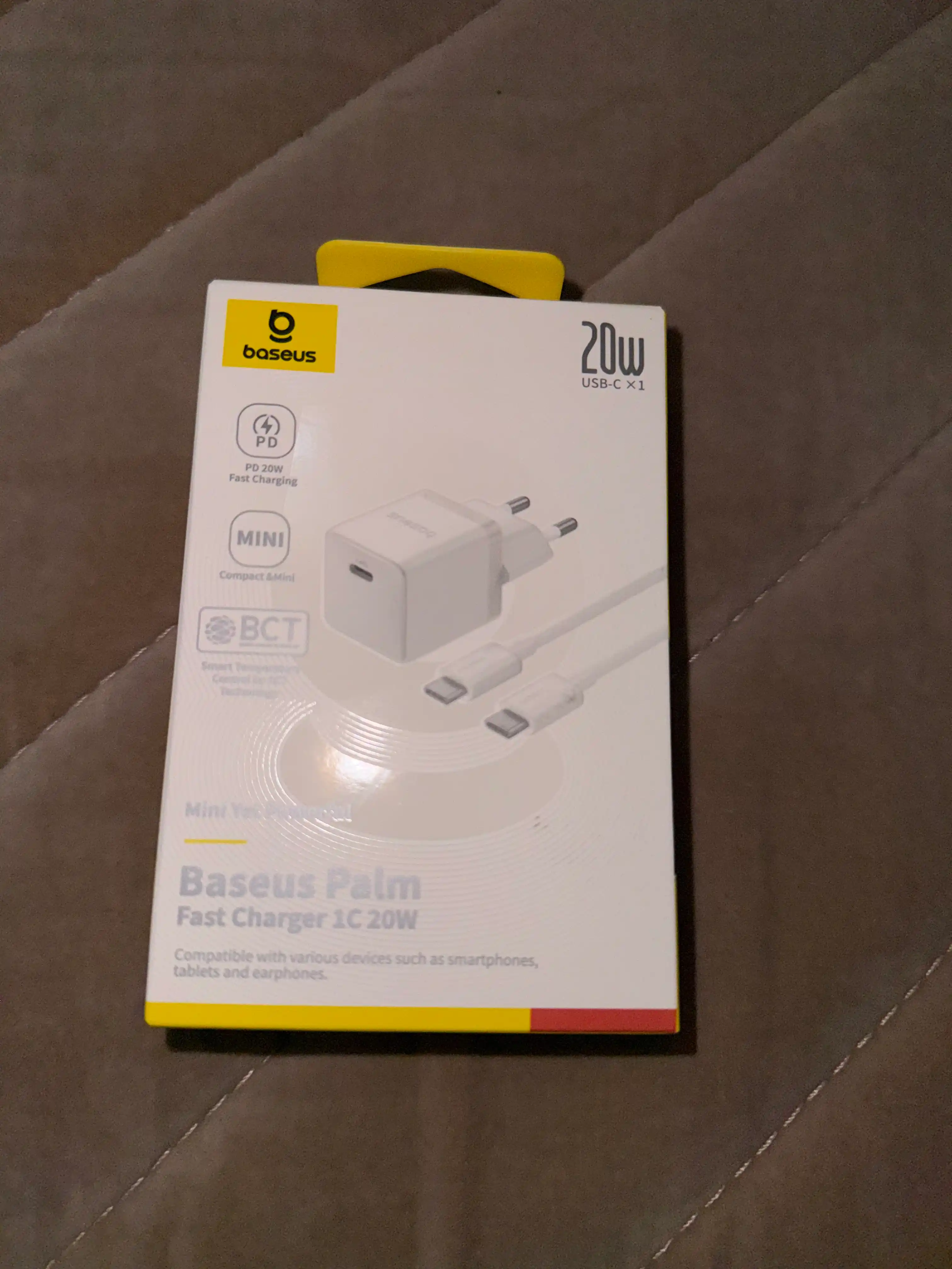 Universal zaryadlash qurilmasi Baseus Palm Fast Charger 1C, 20 Vt zaryadchik, kabel bilan