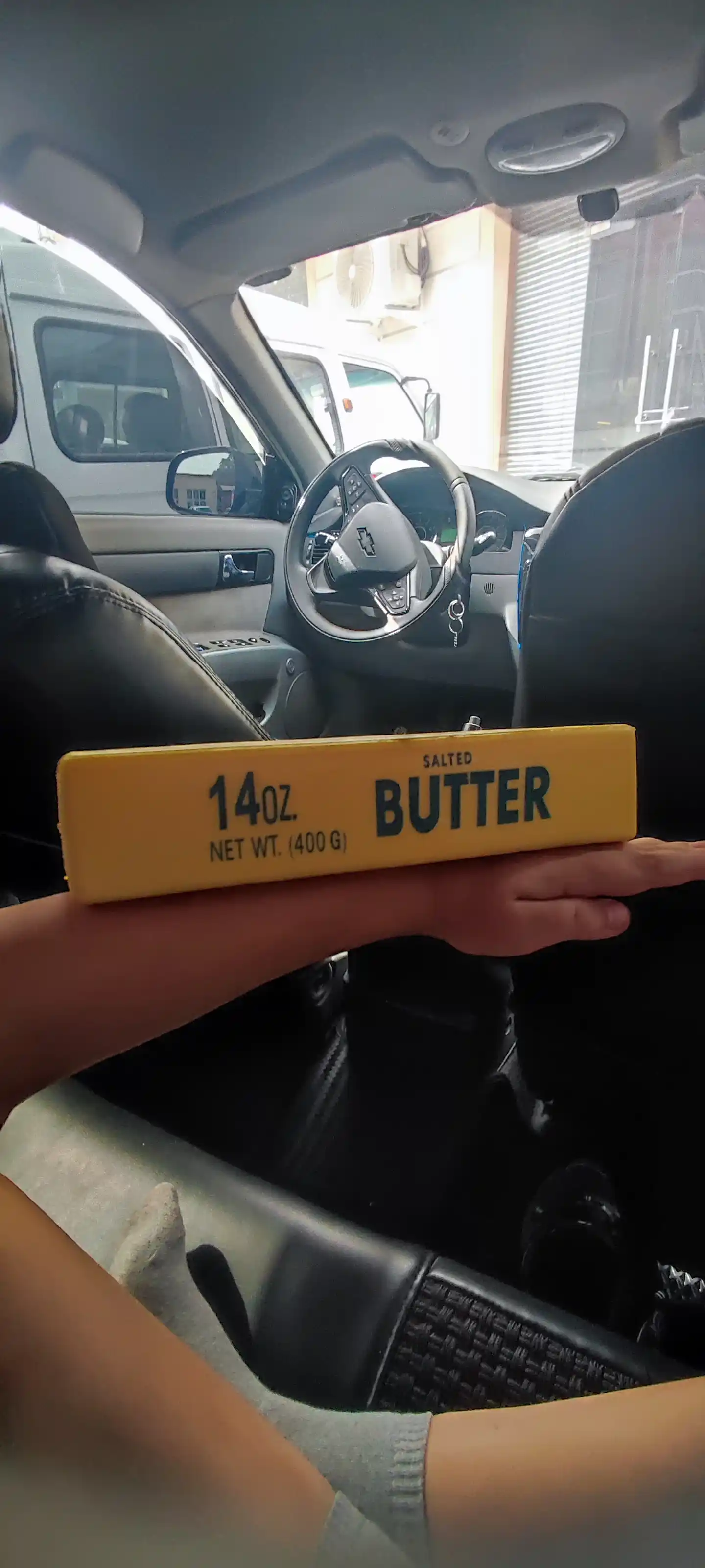 Butter sariyog‘ shaklidagi xushbo‘y skvish-antistress, yumshoq o‘yinchoq 113/400 g