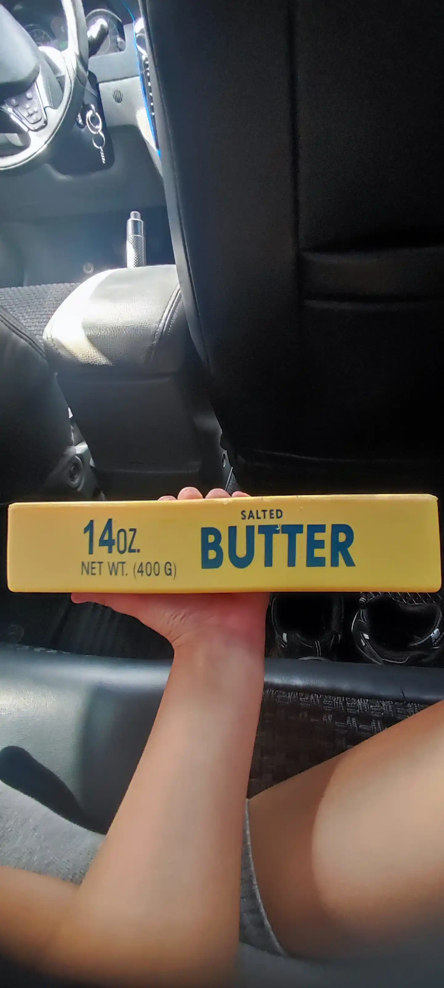 Butter sariyog‘ shaklidagi xushbo‘y skvish-antistress, yumshoq o‘yinchoq 113/400 g