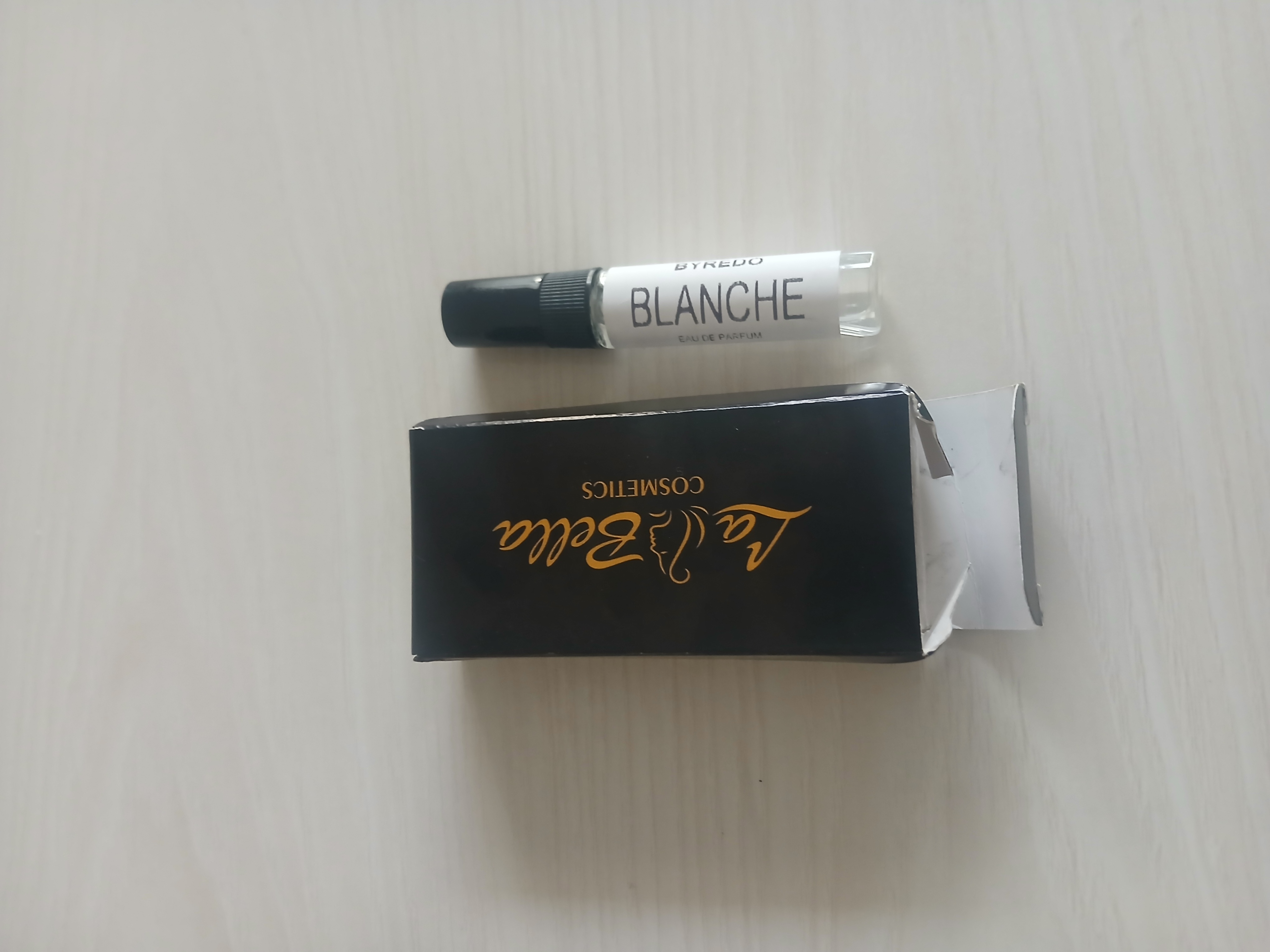 Ayollar atiri Byredo Blanche, ayollar uchun atir, uzoq saqlanuvchi ayollar parfyumi
