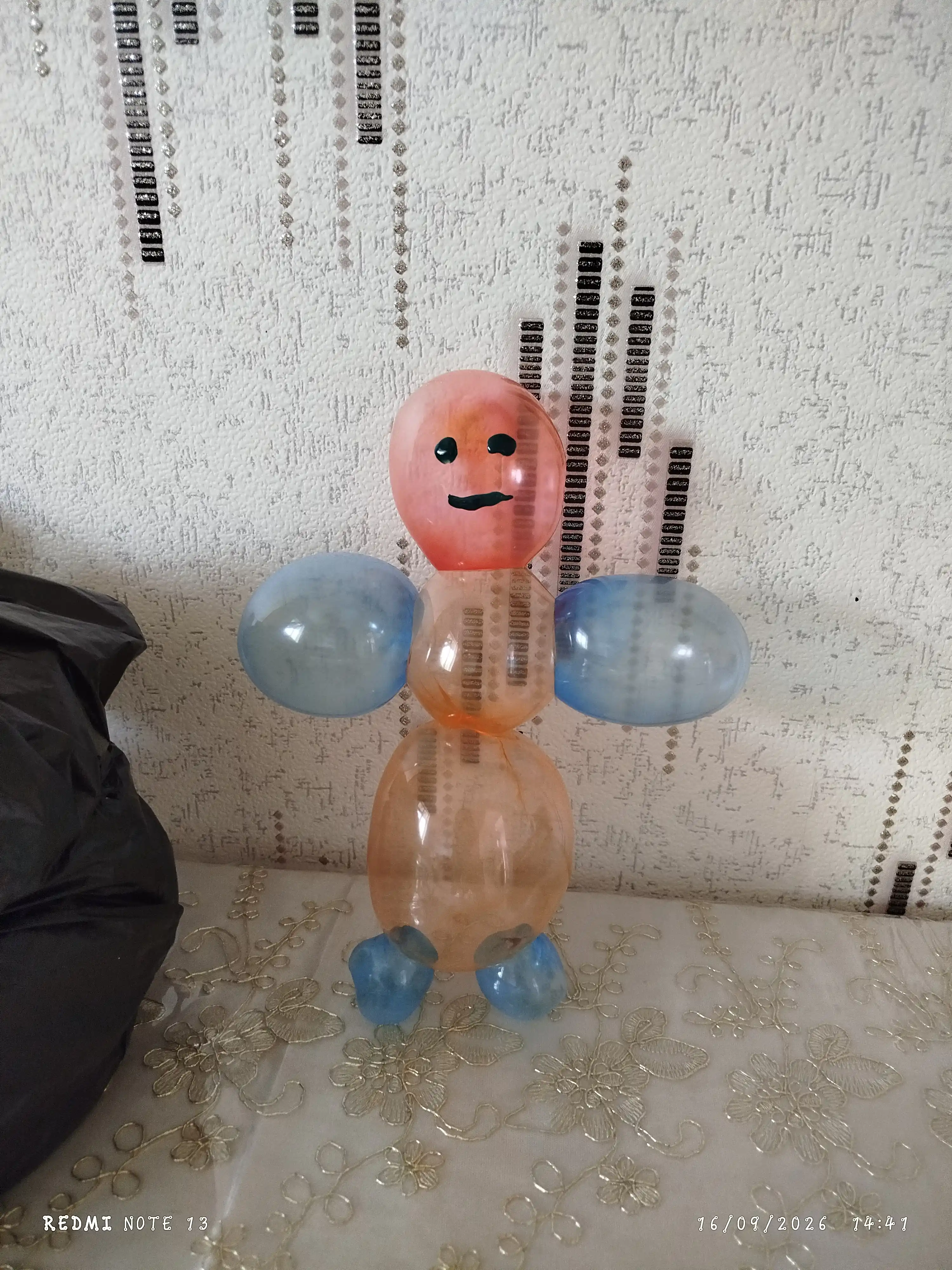 Ulkan yorilmaydigan pufaklar, uy va kocha uchun oyin