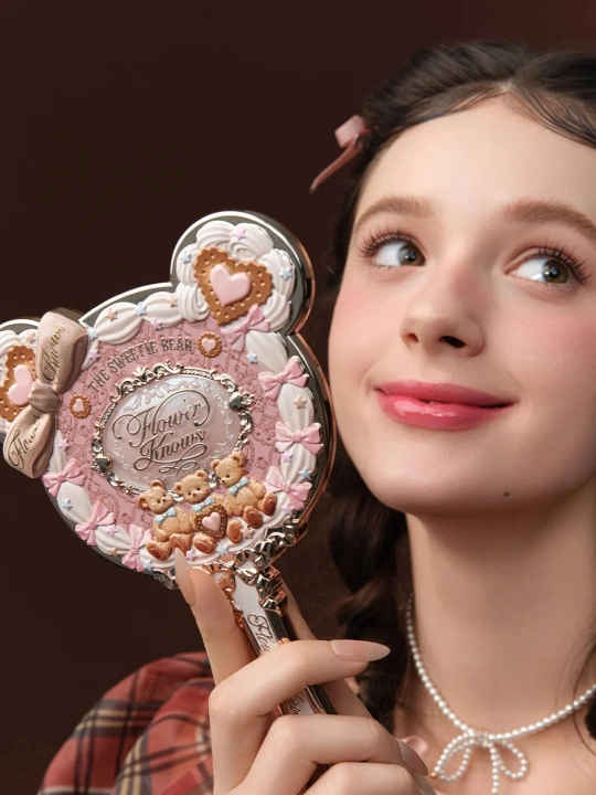 Flower Knows Sweet Heart Bear изящное ручное зеркало, с декоративным дизайном