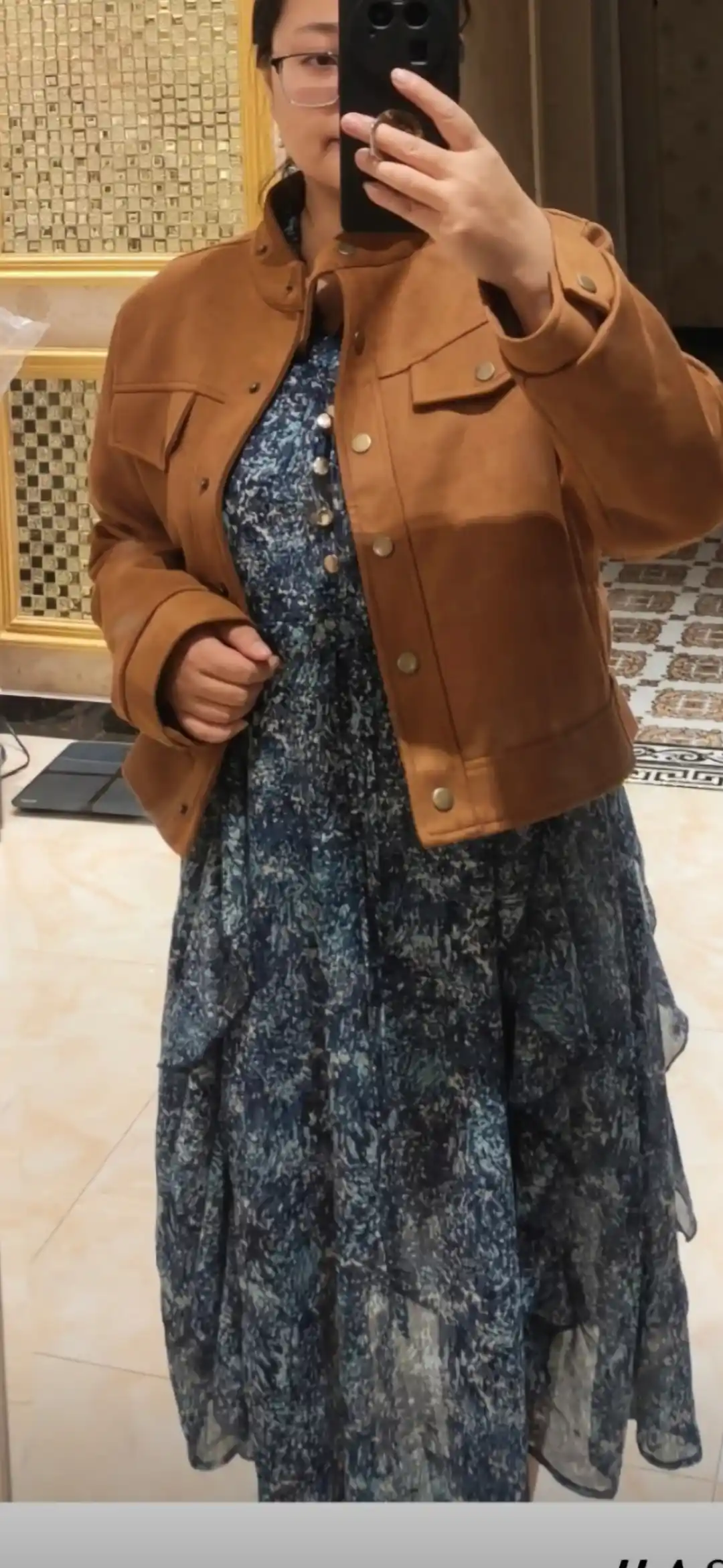 Ayollar uchun kalta kurtka, cho‘ntakli kundalik jaket