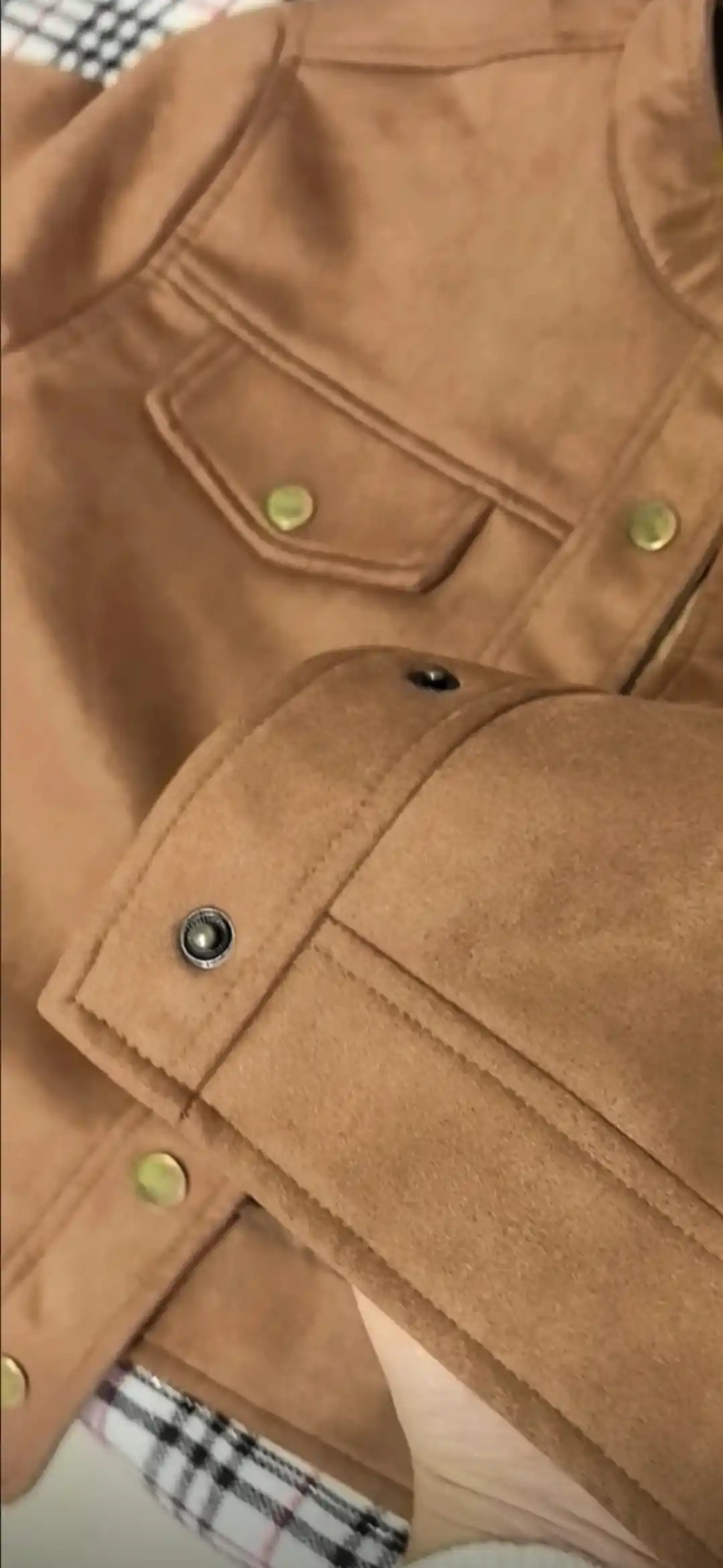 Ayollar uchun kalta kurtka, cho‘ntakli kundalik jaket