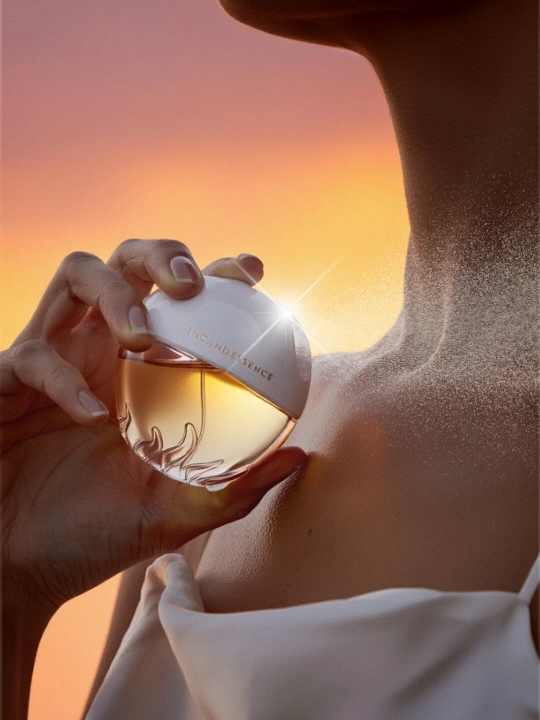 Avon Incandessence Eau de Parfum 50 ml ayollar uchun gul iforli atir suvi