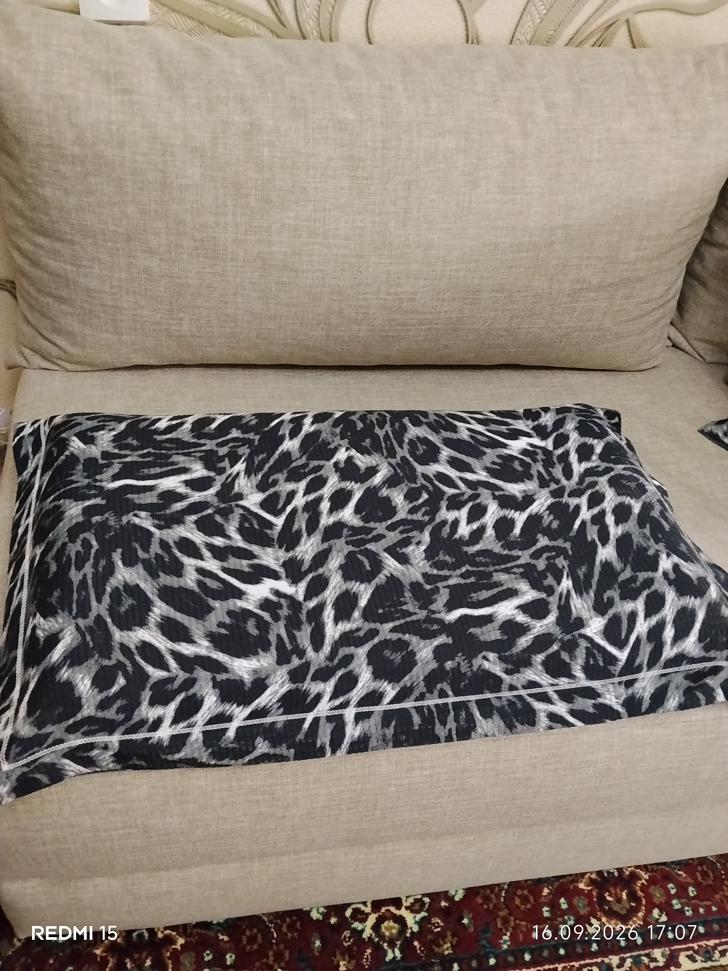 To‘plamda 1-2 ta ortopedik yostiq, Memory Foam 65x40 sm o‘lchamdagi anatomik uyqu yostig‘i