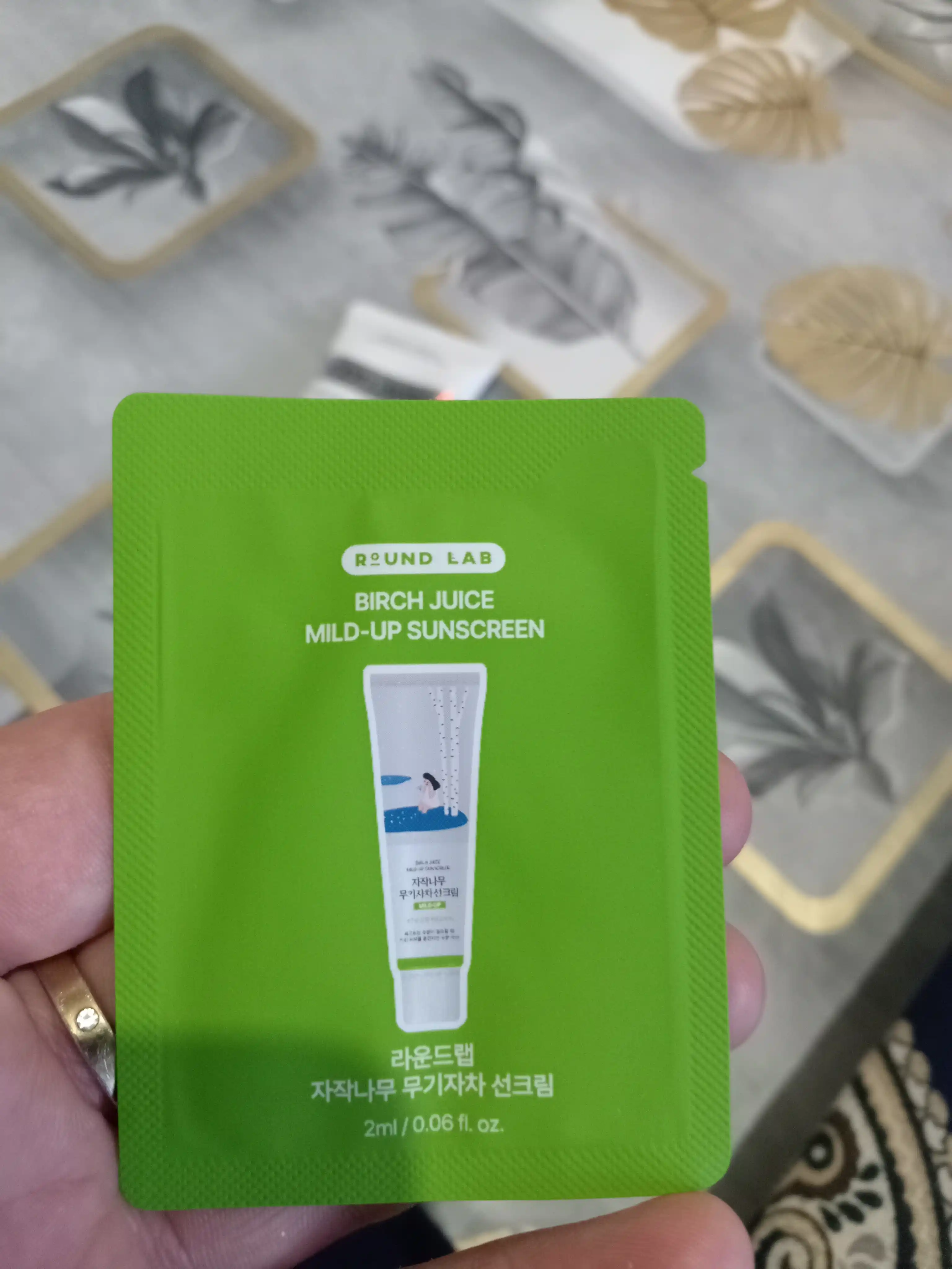 Koreyani quyoshdan hiimoyalovchi krem,yuz uchun Enough 3 tasi 1 da SPF50 PA+++, kollagenli