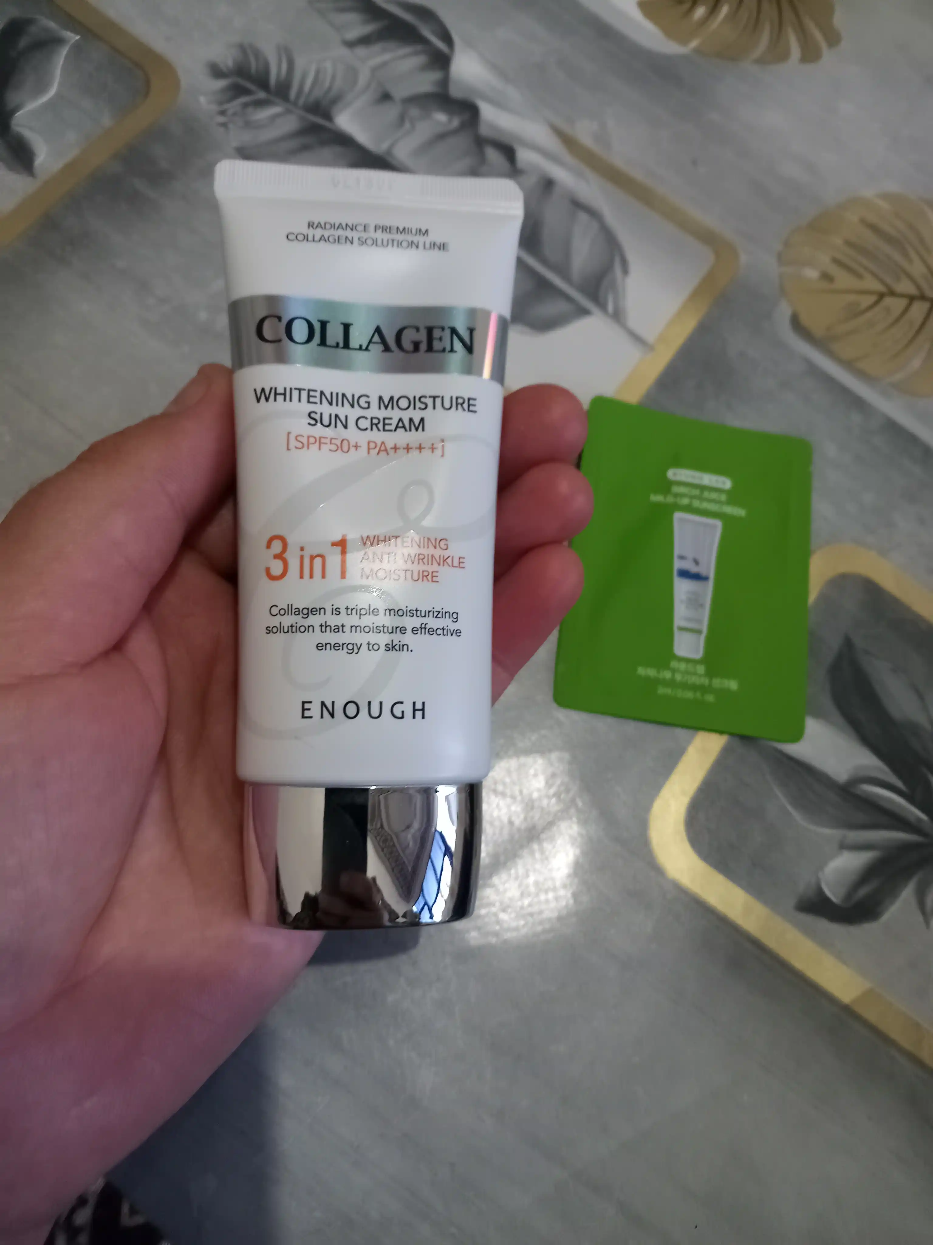 Koreyani quyoshdan hiimoyalovchi krem,yuz uchun Enough 3 tasi 1 da SPF50 PA+++, kollagenli